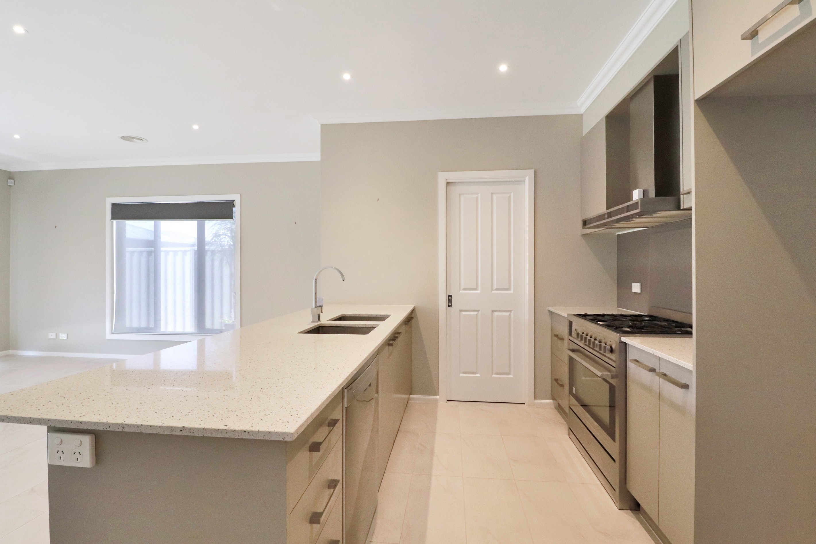 5 McEwan Drive, Cranbourne East, VIC 3977