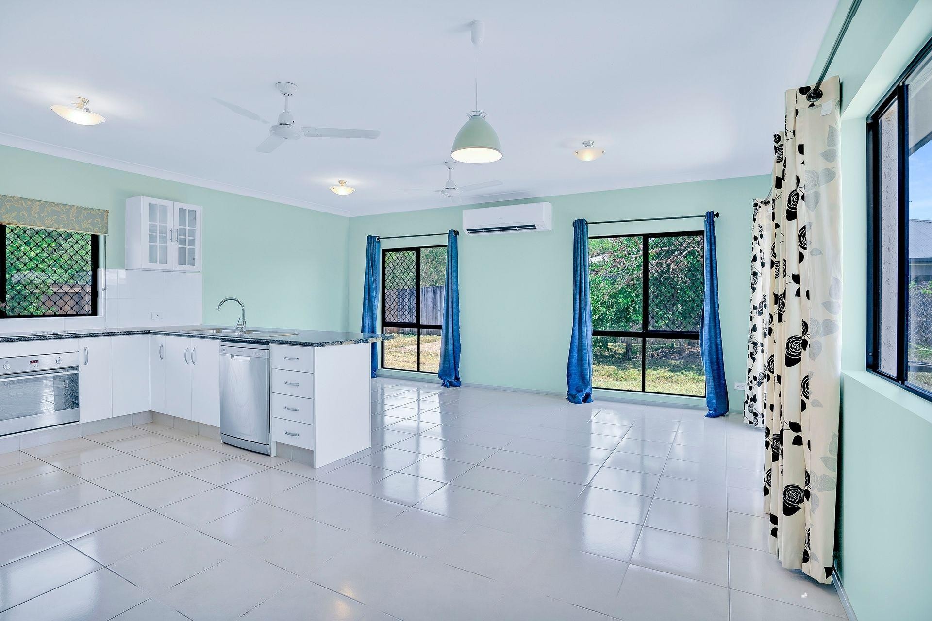 10 Bronson Street, White Rock, QLD 4868