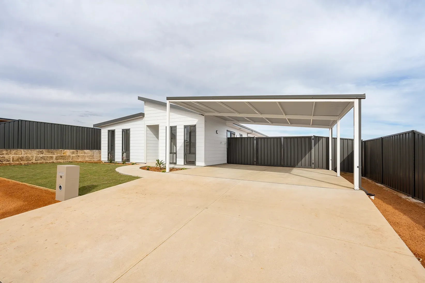 18 Viewpoint Mews, Drummond Cove, WA 6532