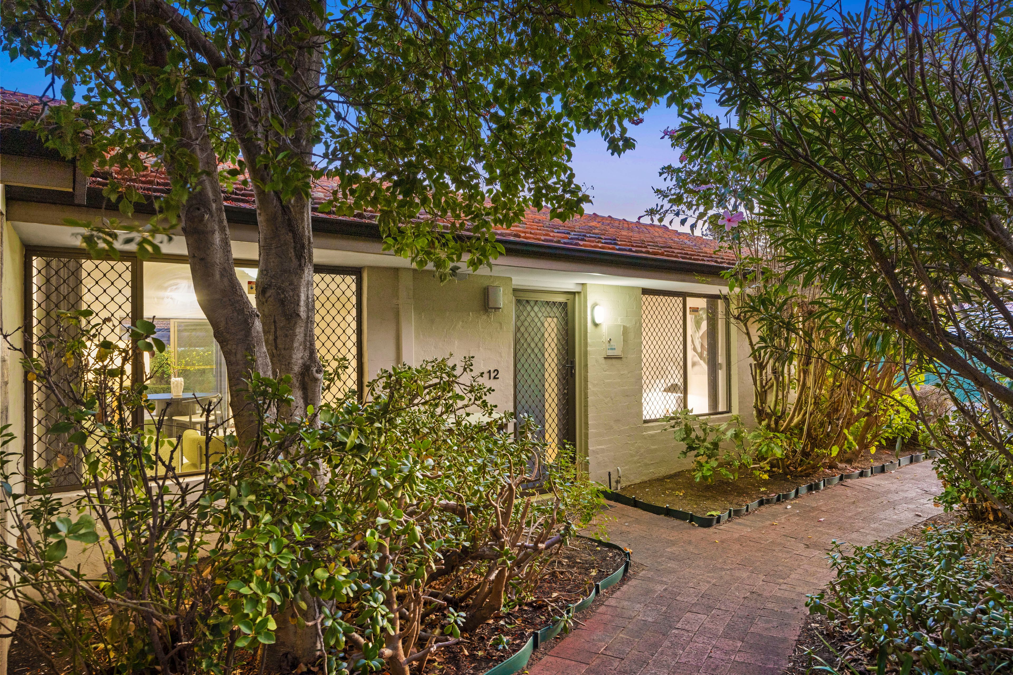 99 Clydesdale Street, Como WA 6152