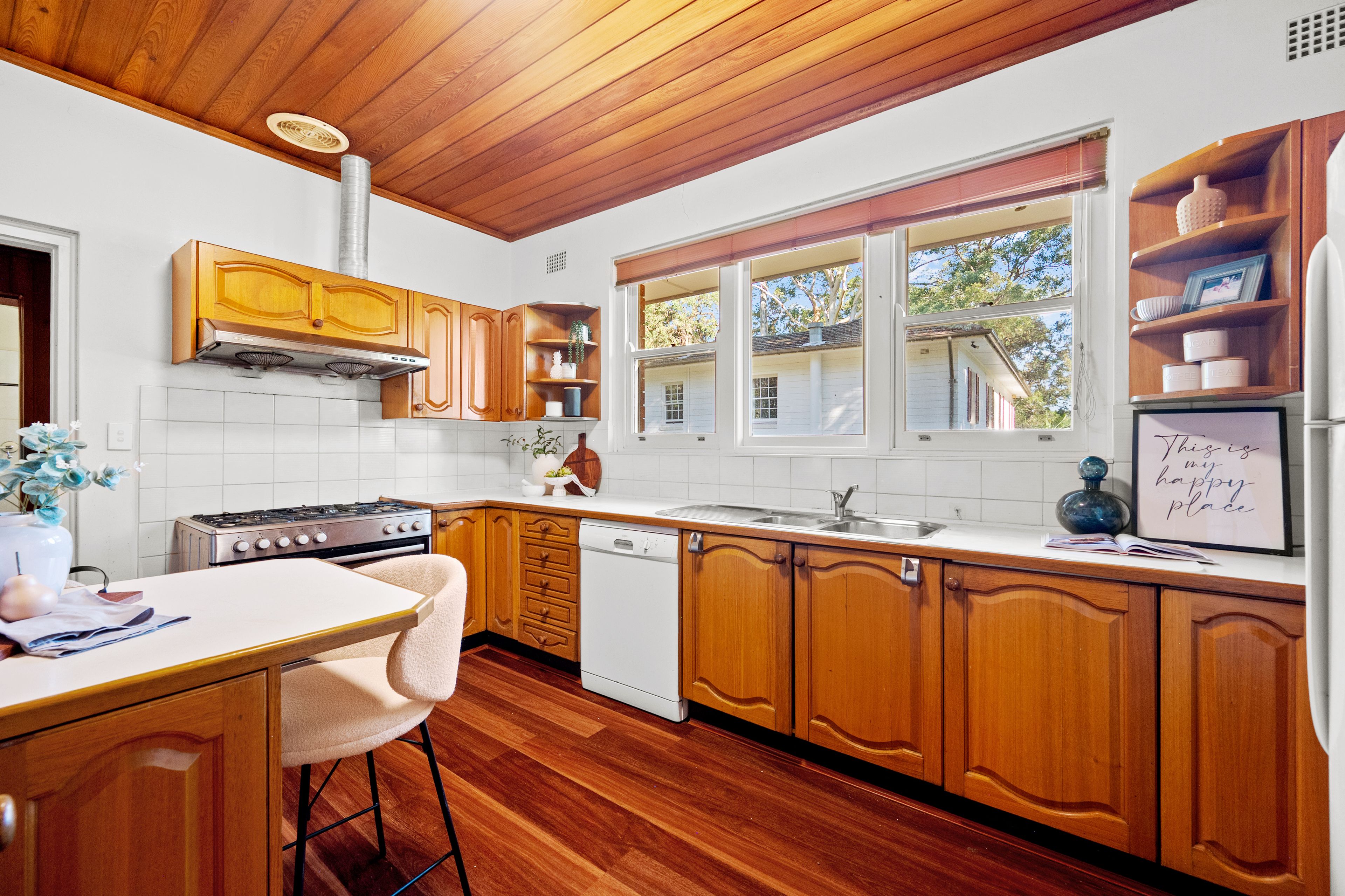 32 Buckingham Road — photo 7 of 18