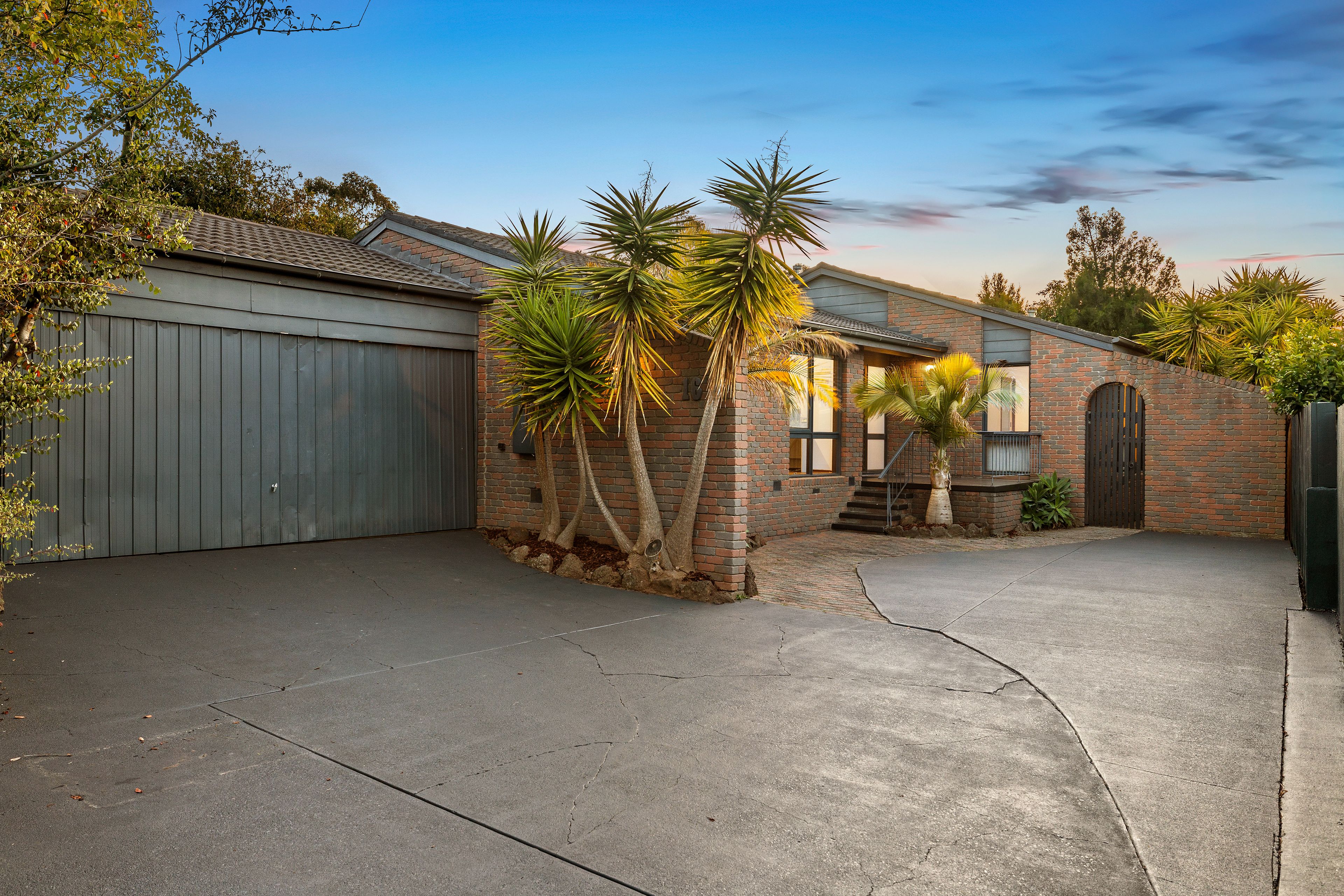 16 Chester Court, Endeavour Hills VIC 3802
