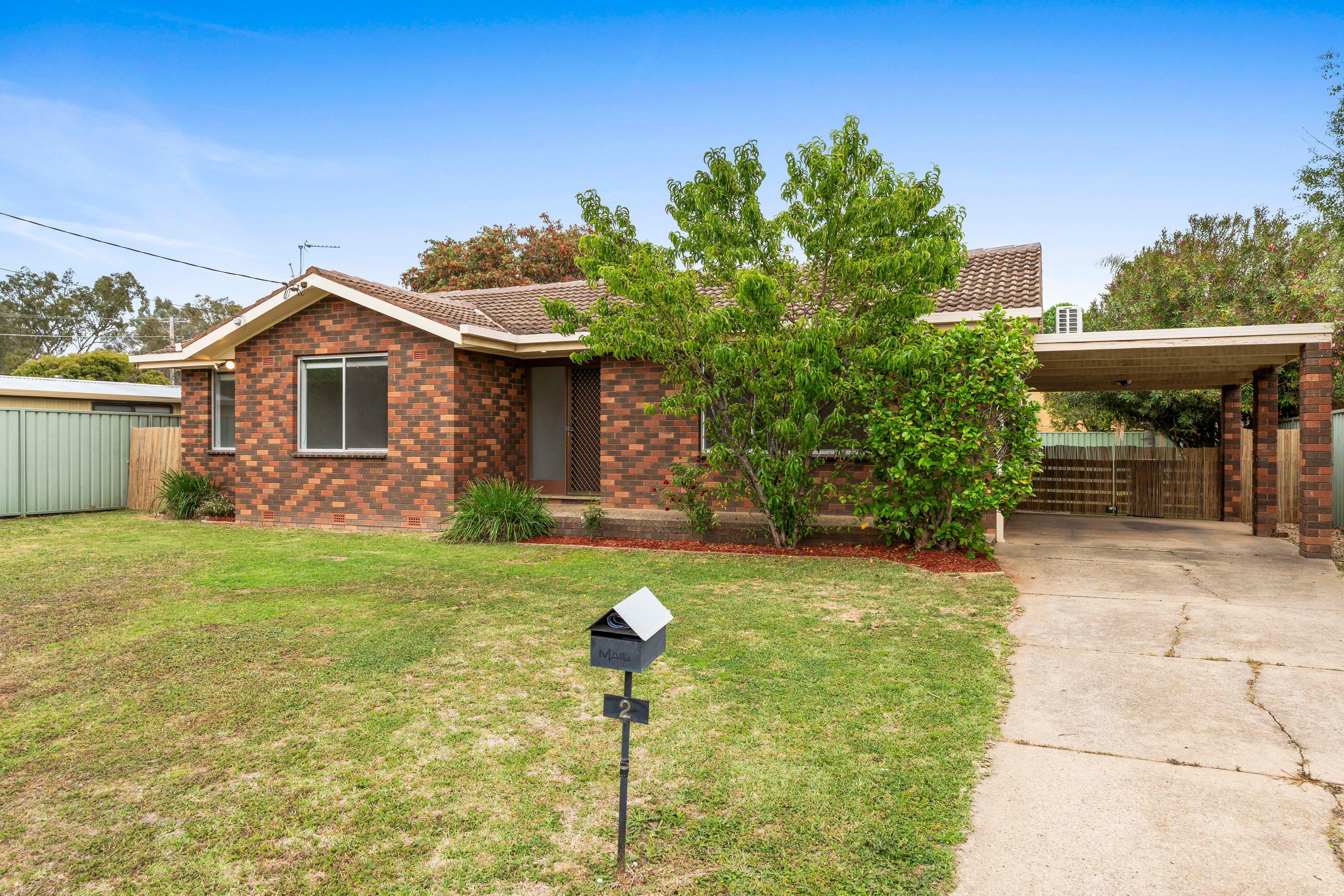 2 Huron Crescent, Lake Albert, NSW 2650