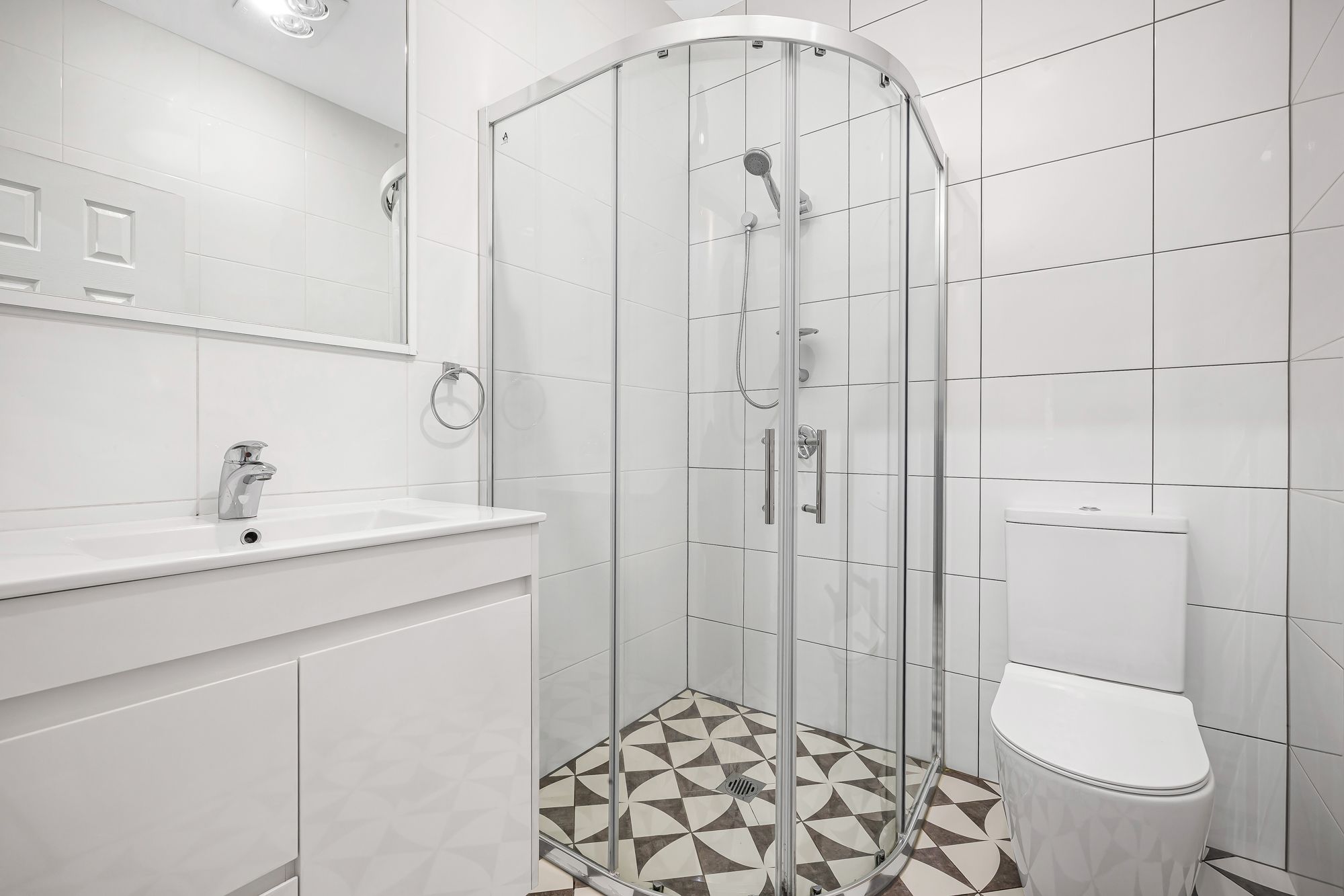32 Primrose Avenue — photo 7 of 10
