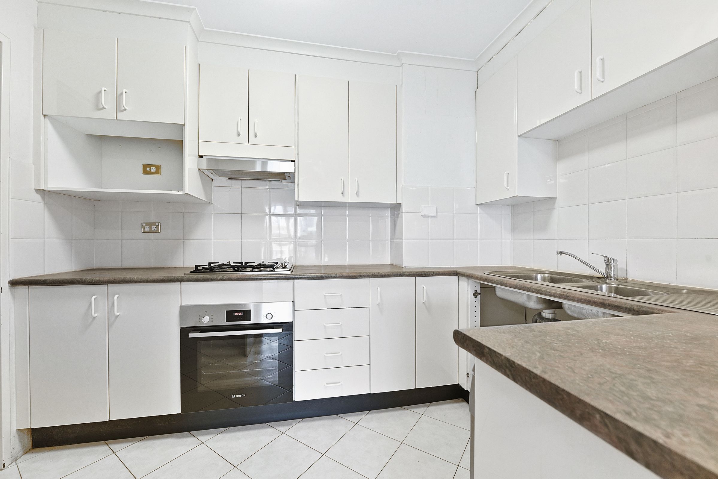 212/120 Pyrmont Street — photo 5 of 6