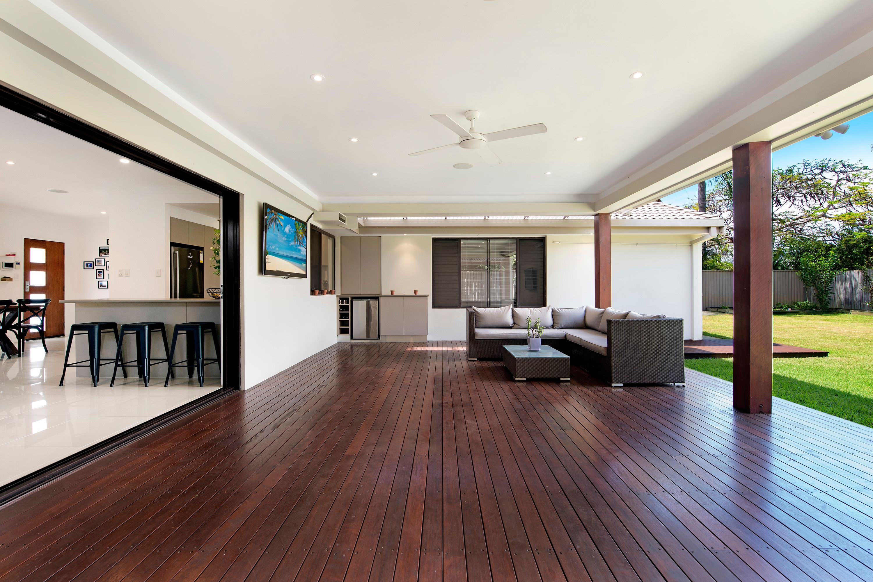 9 Wayfarer Avenue, Mermaid Waters, QLD 4218 - Sold House