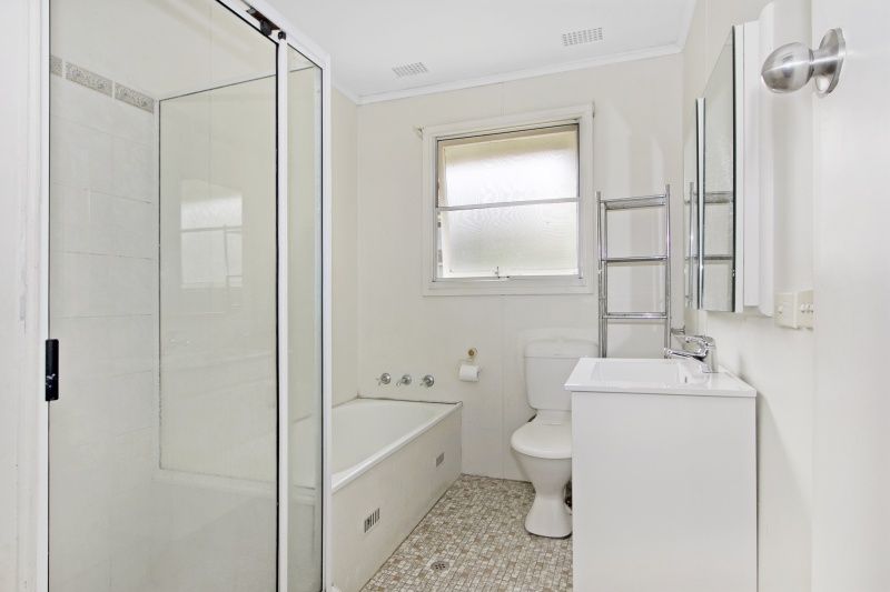 1 Hadrian Avenue — photo 4 of 5