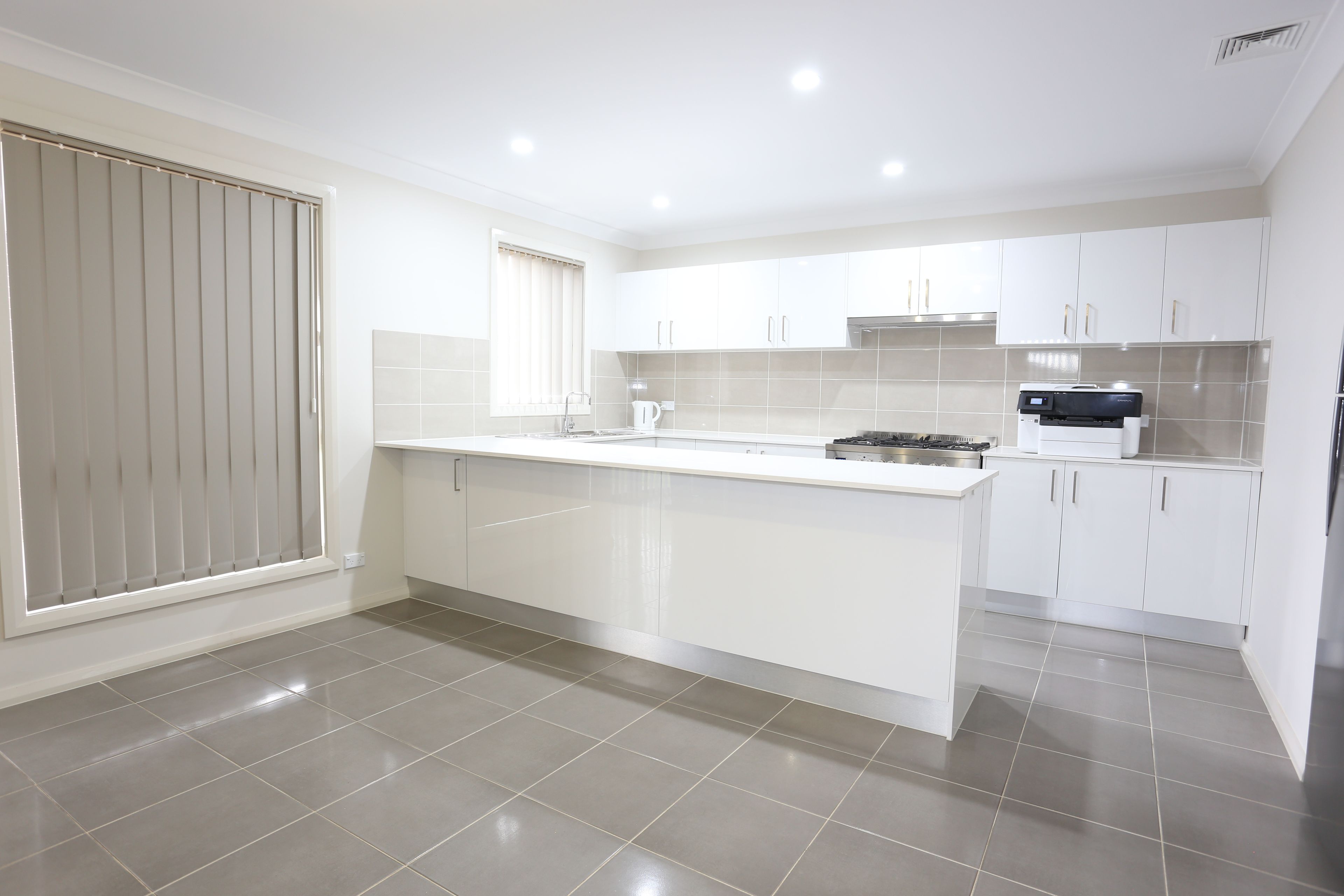 2 Lakeside Parade, JORDAN SPRINGS, NSW 2747