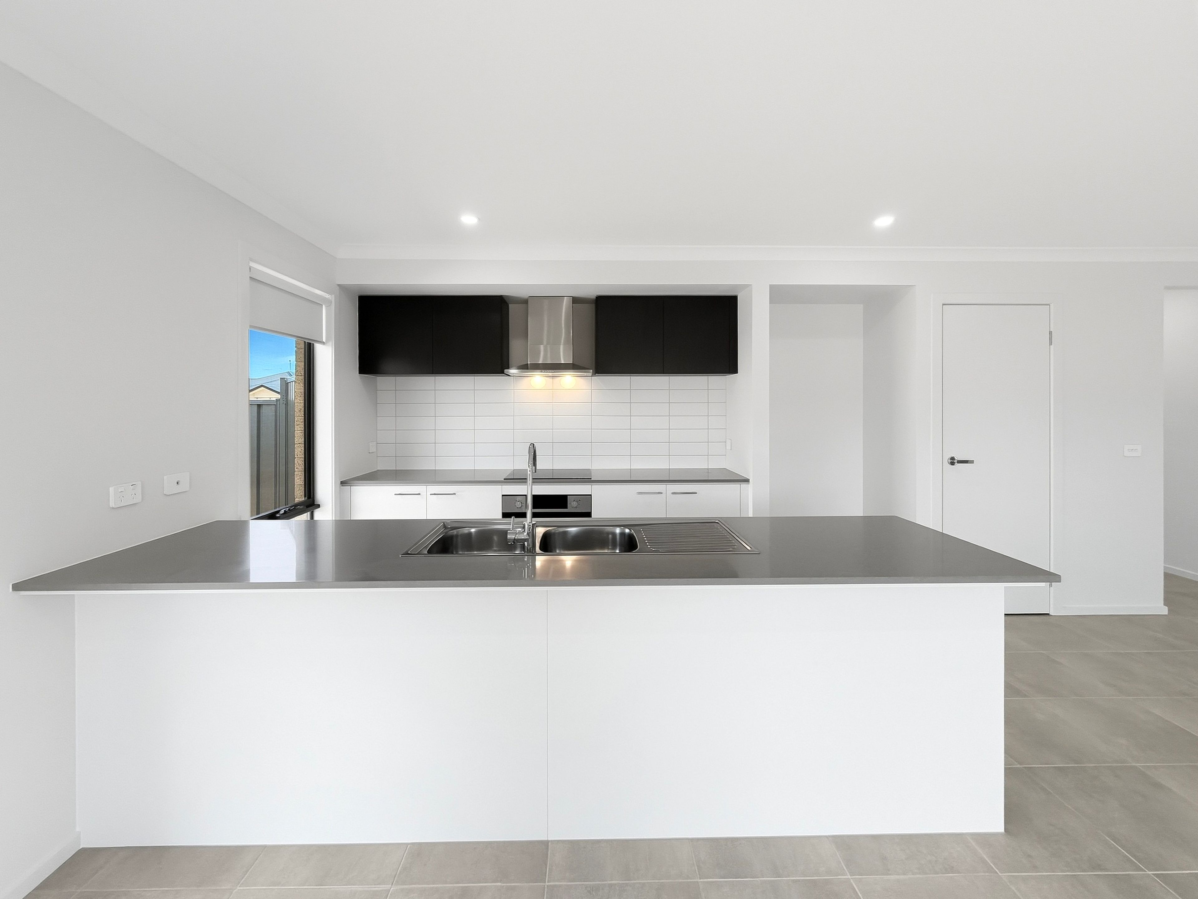10 Kookaburra Street — photo 4 of 11