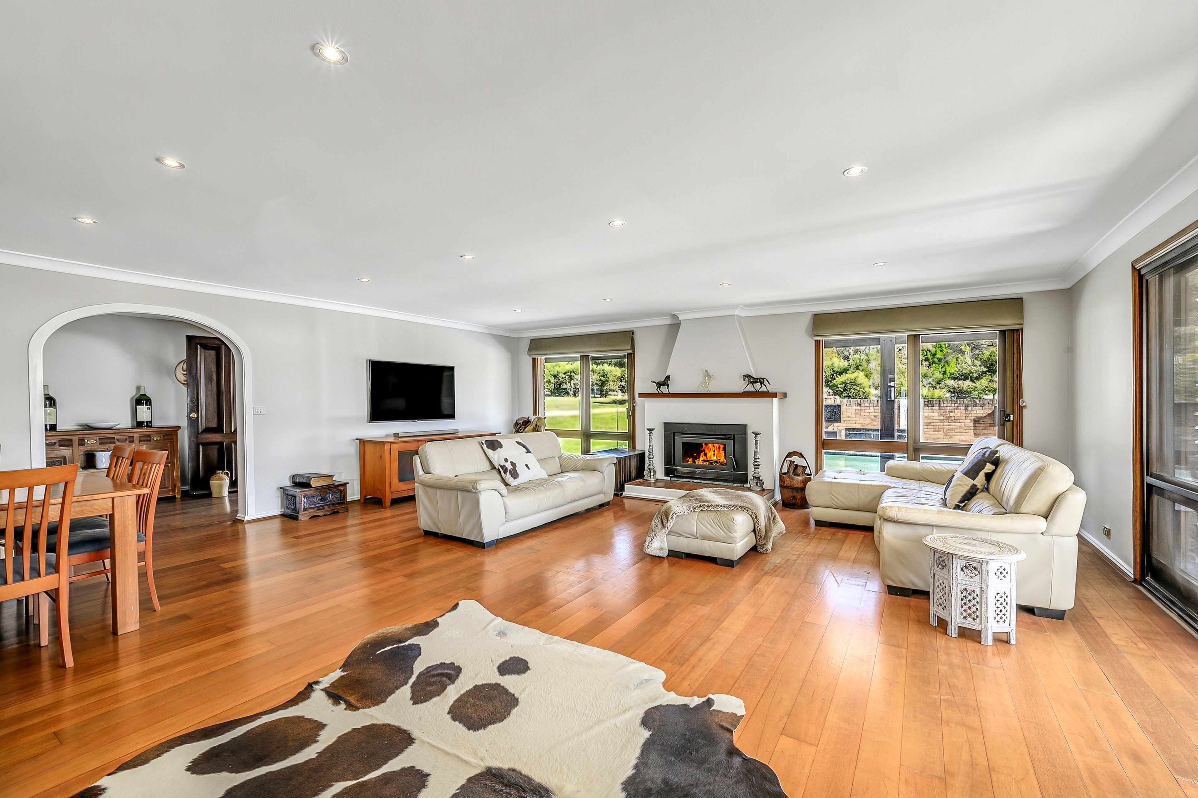 Premium boutique acreage with a homestead and flat, fabulous equine facilities, rolling near-level lawns and a paddock — photo 9 of 18