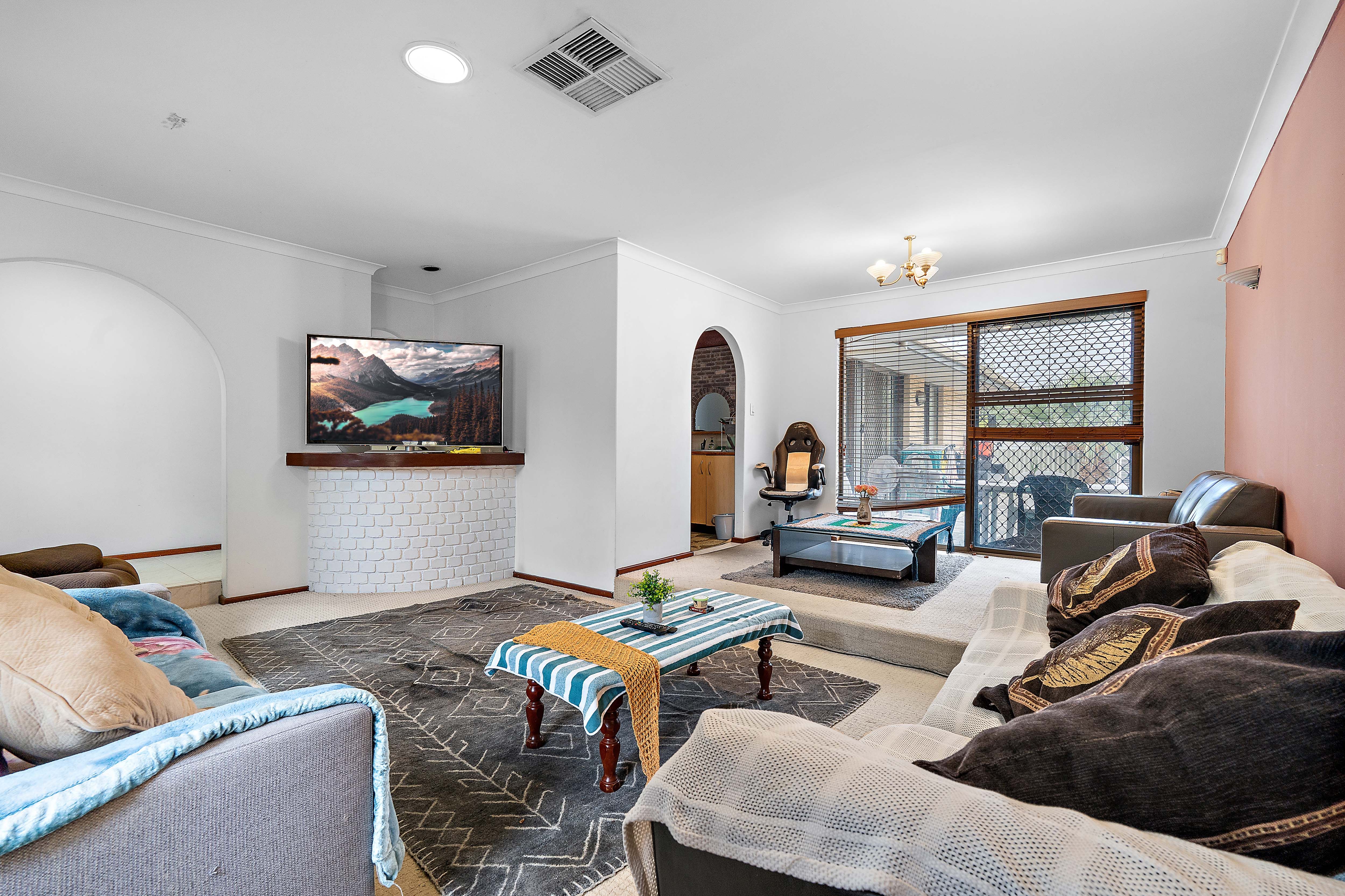 31 Huggins Road — photo 3 of 18