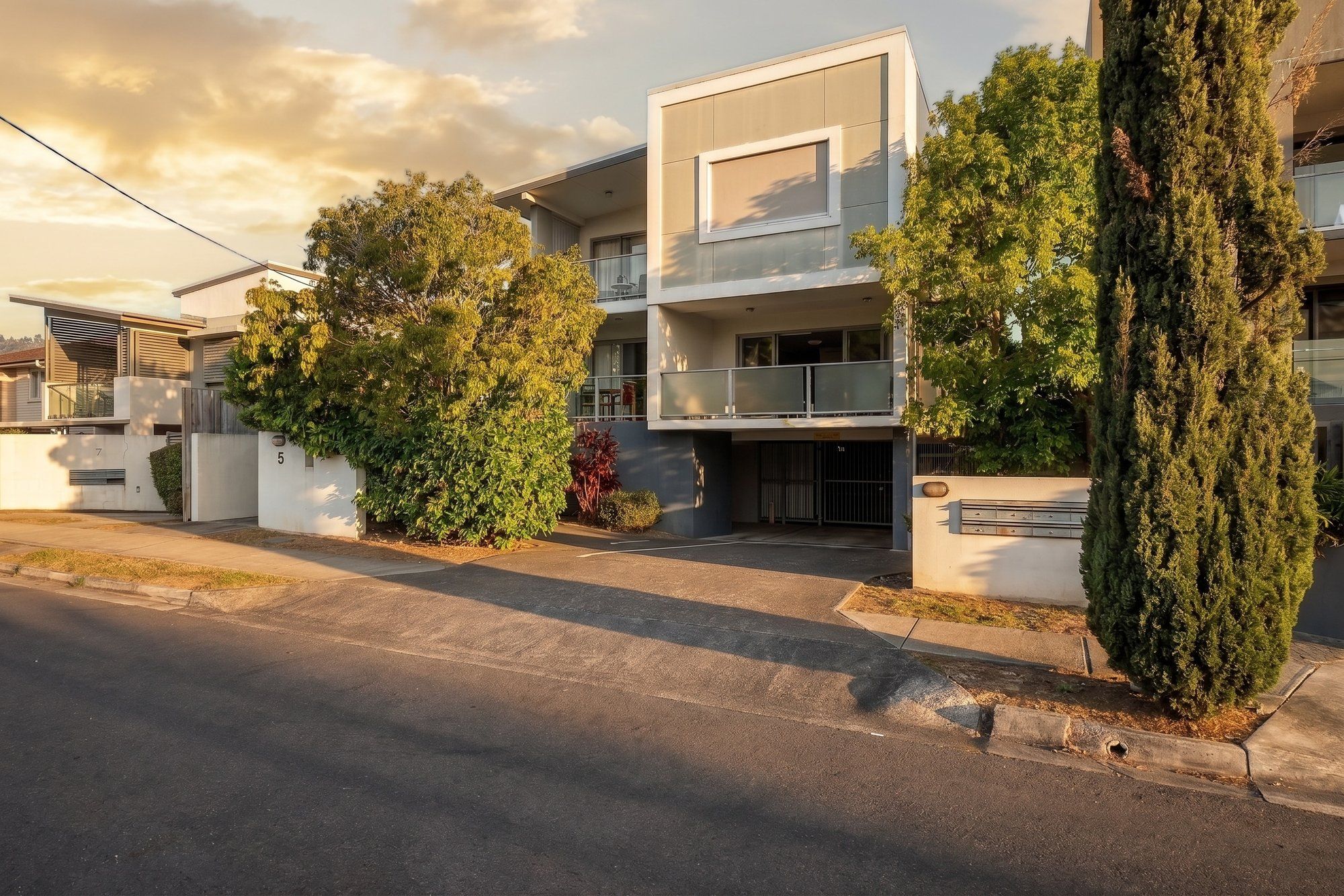 3/5 Springwood Street — photo 9 of 12
