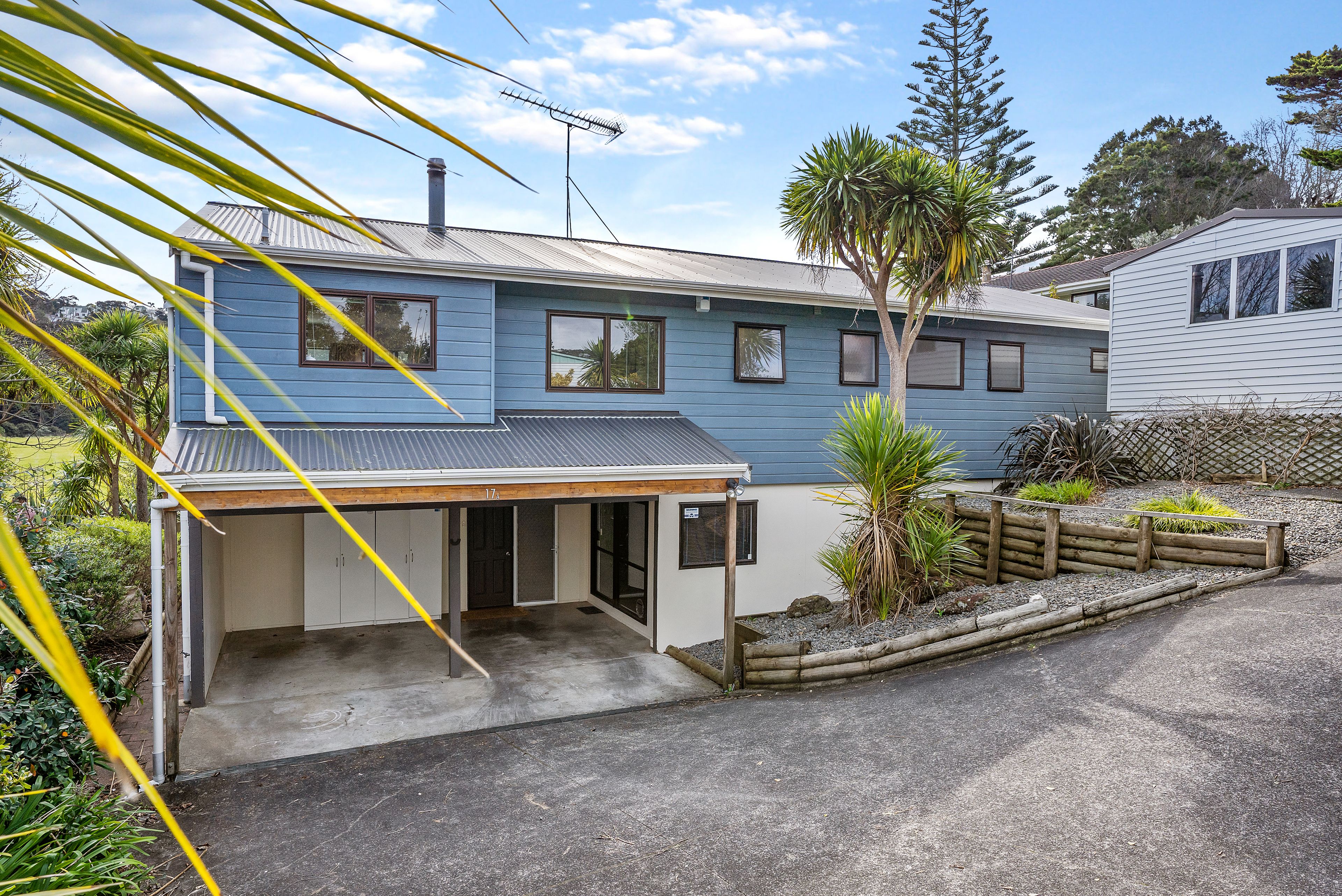 2/17 Segedin Place, Glenfield, North Shore City