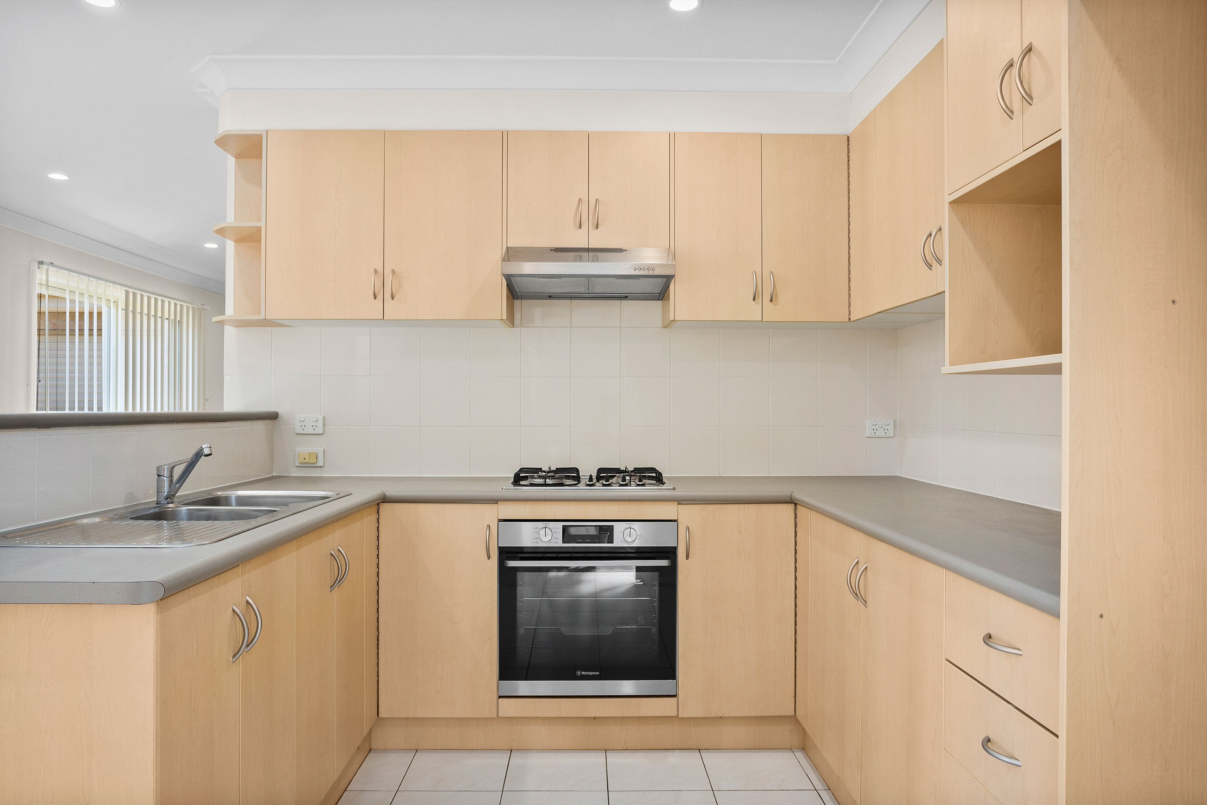2/16 Seymour Drive, Flinders, NSW 2529