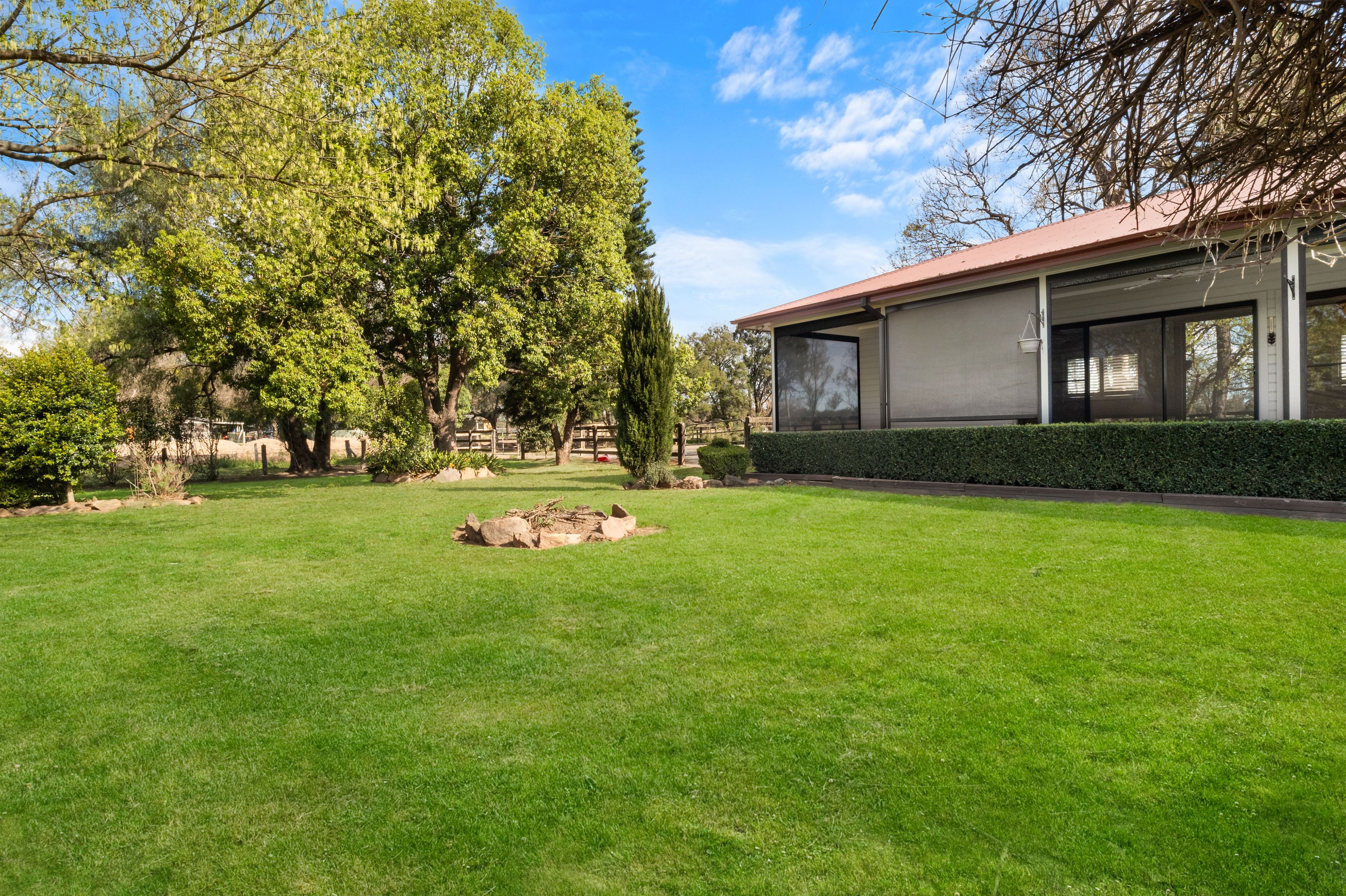131 Racecourse Road — photo 5 of 6