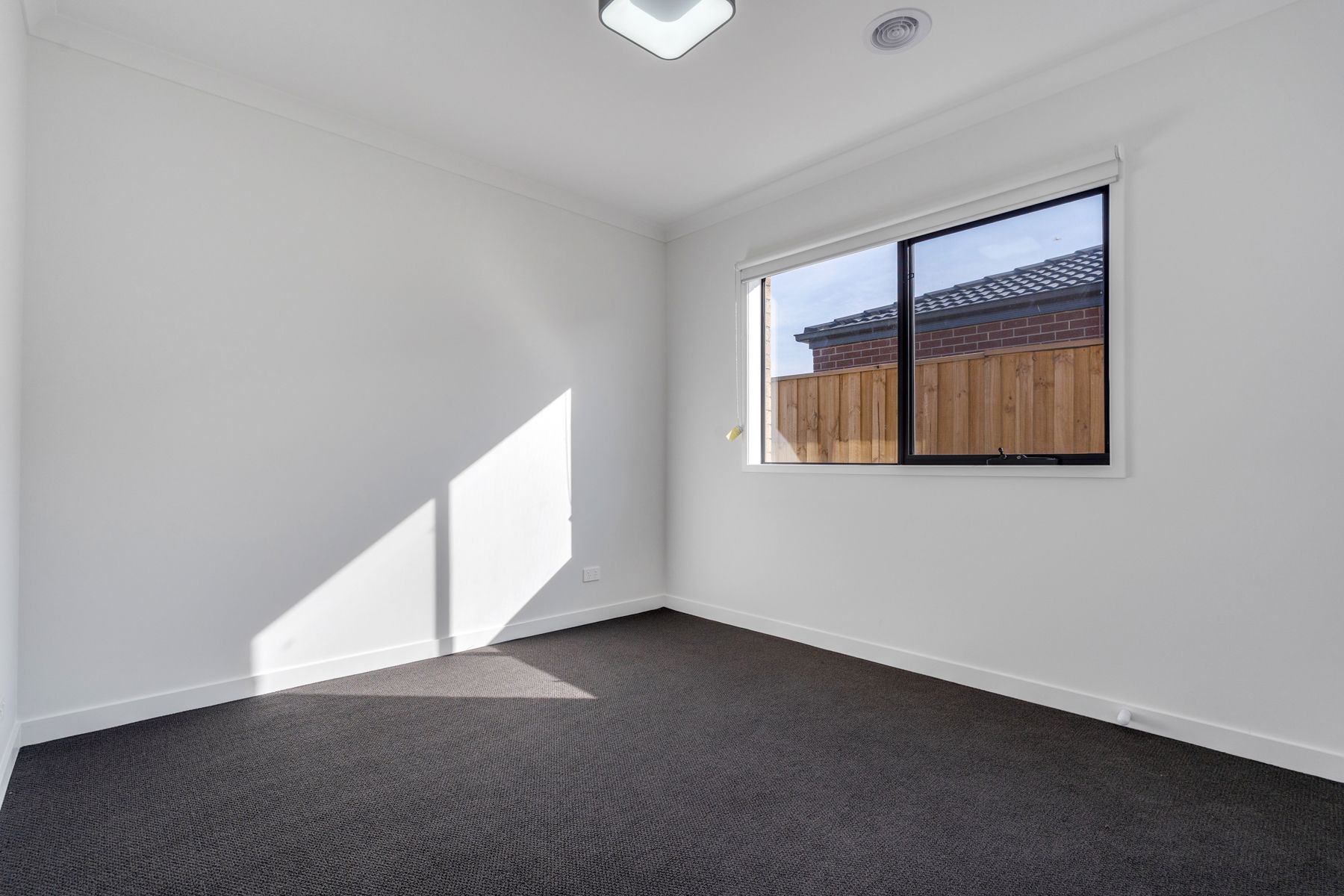12 Aviemore Street — photo 17 of 21
