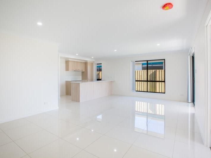 1/34 Azure Street, Rosewood, QLD 4340