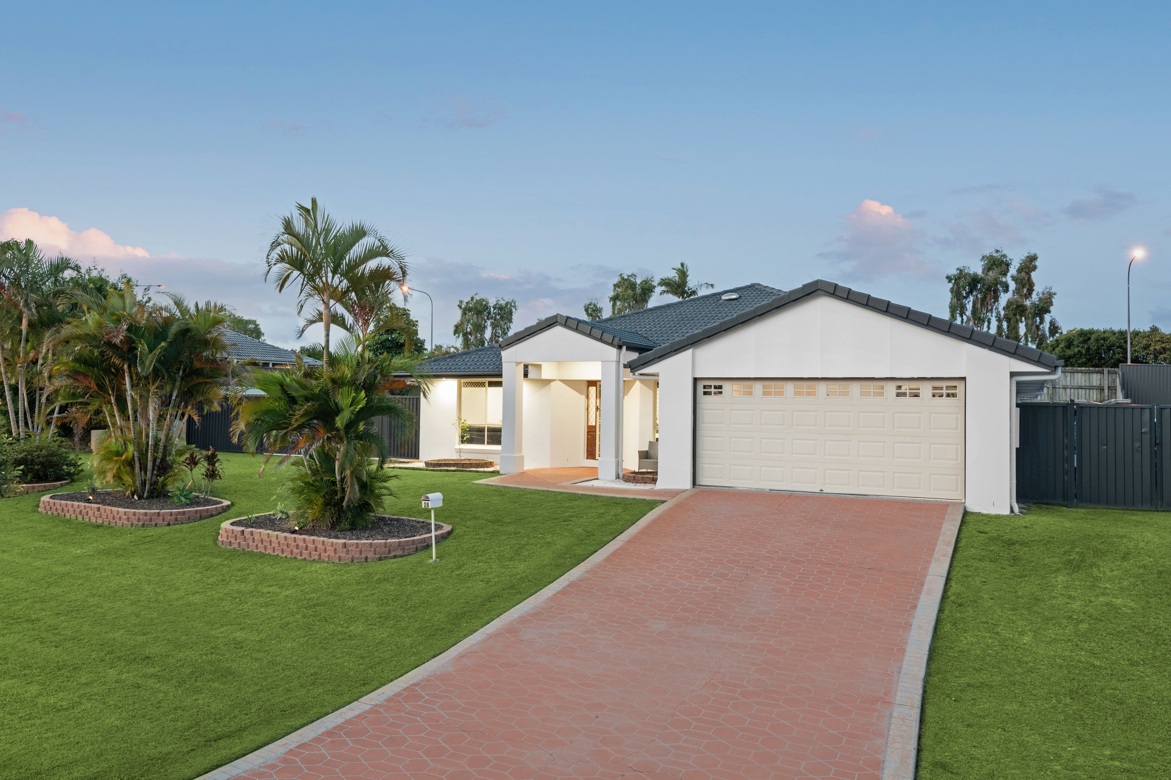 28 Newland Crescent, Parkinson QLD 4115