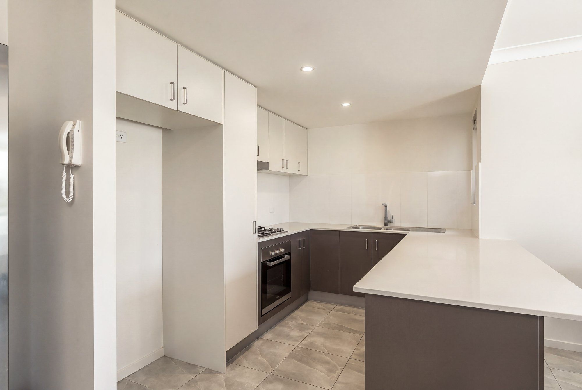 3/5 Springwood Street — photo 3 of 12
