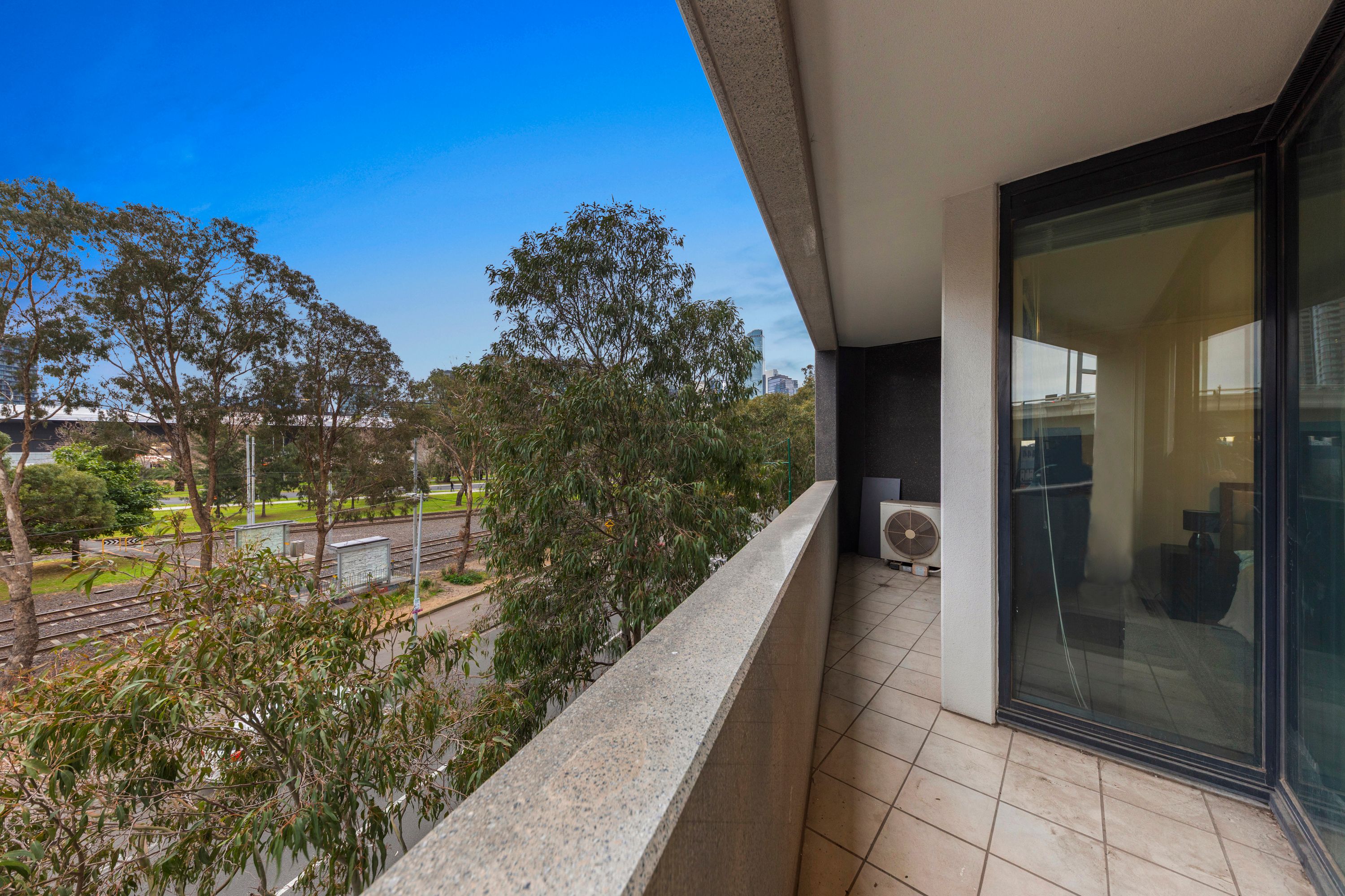 29/99 Whiteman Street — photo 16 of 24