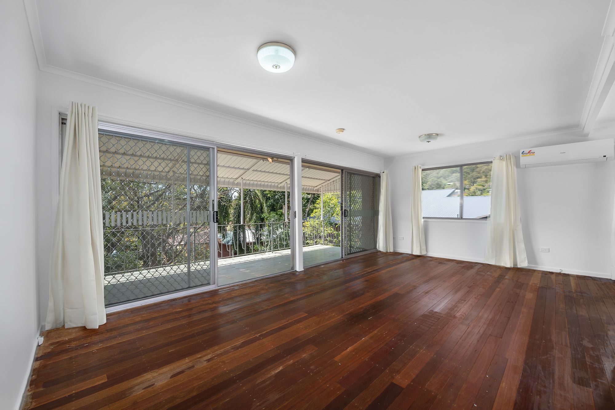 153 Fegen Drive, Moorooka, QLD 4105