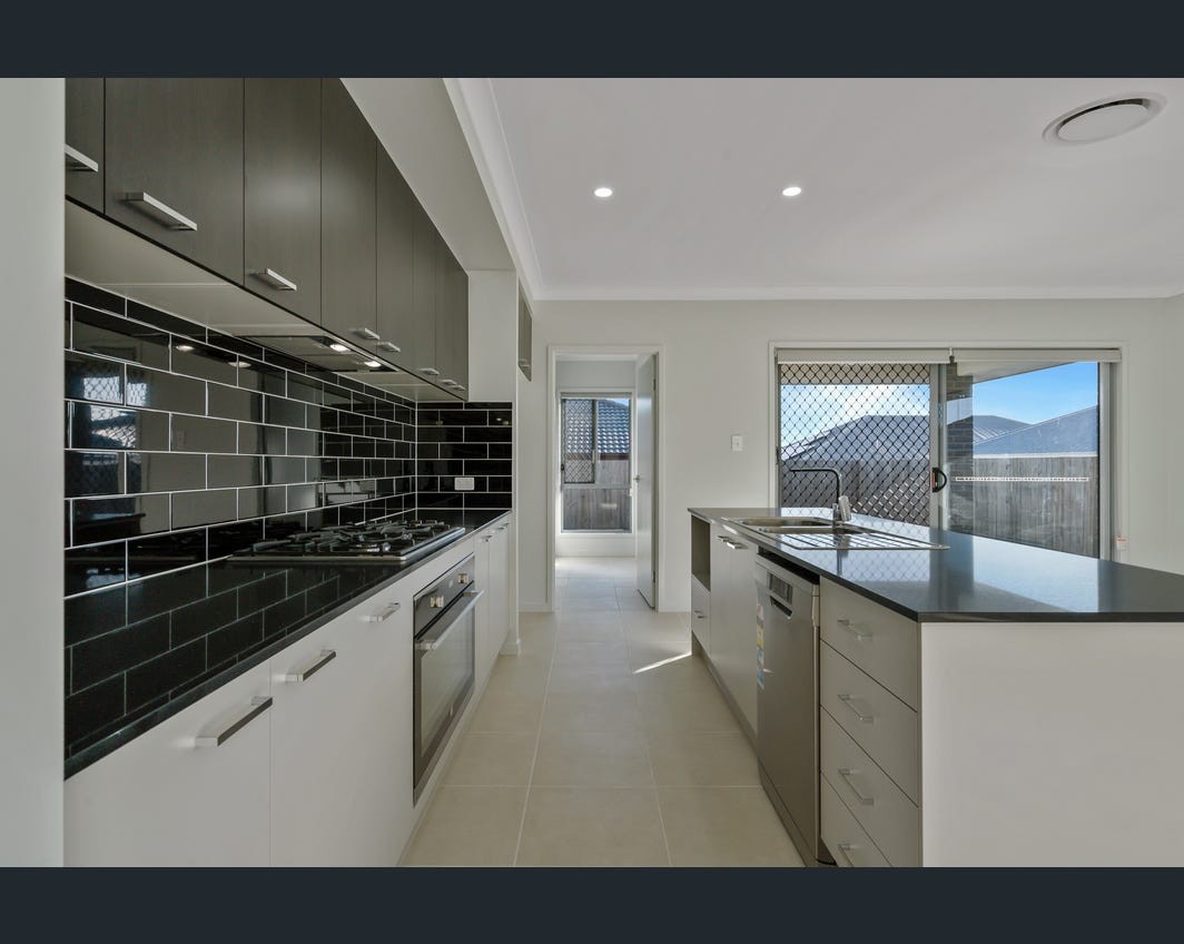 18 Peter Harbeck Street, SPRING MOUNTAIN, QLD 4300