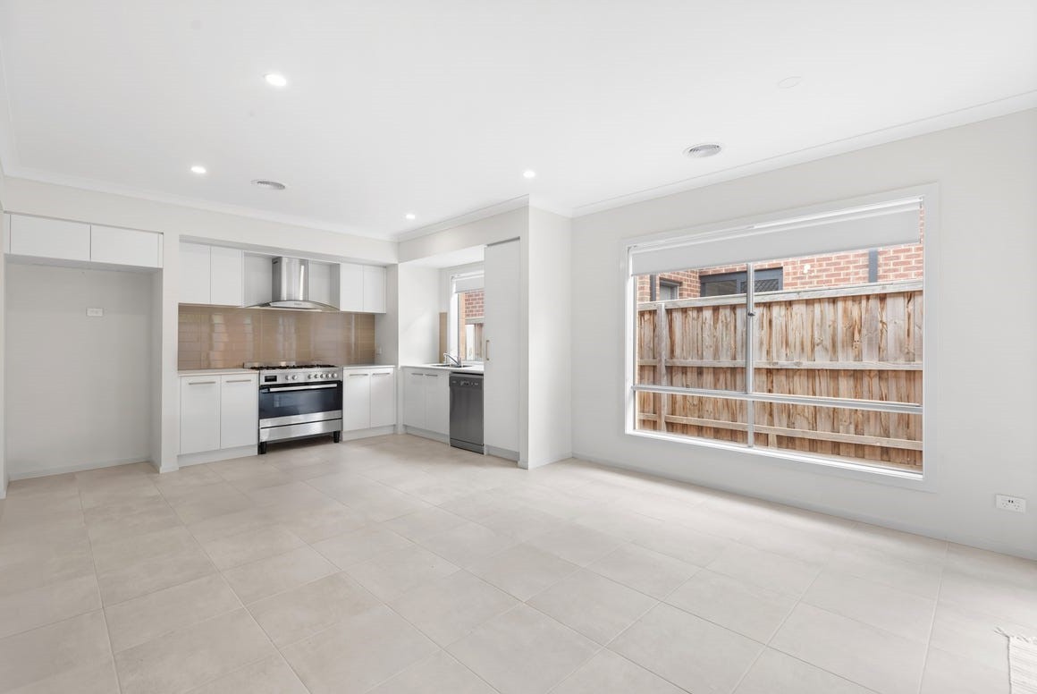 38 Butterscotch Esplanade, MANOR LAKES, VIC 3024