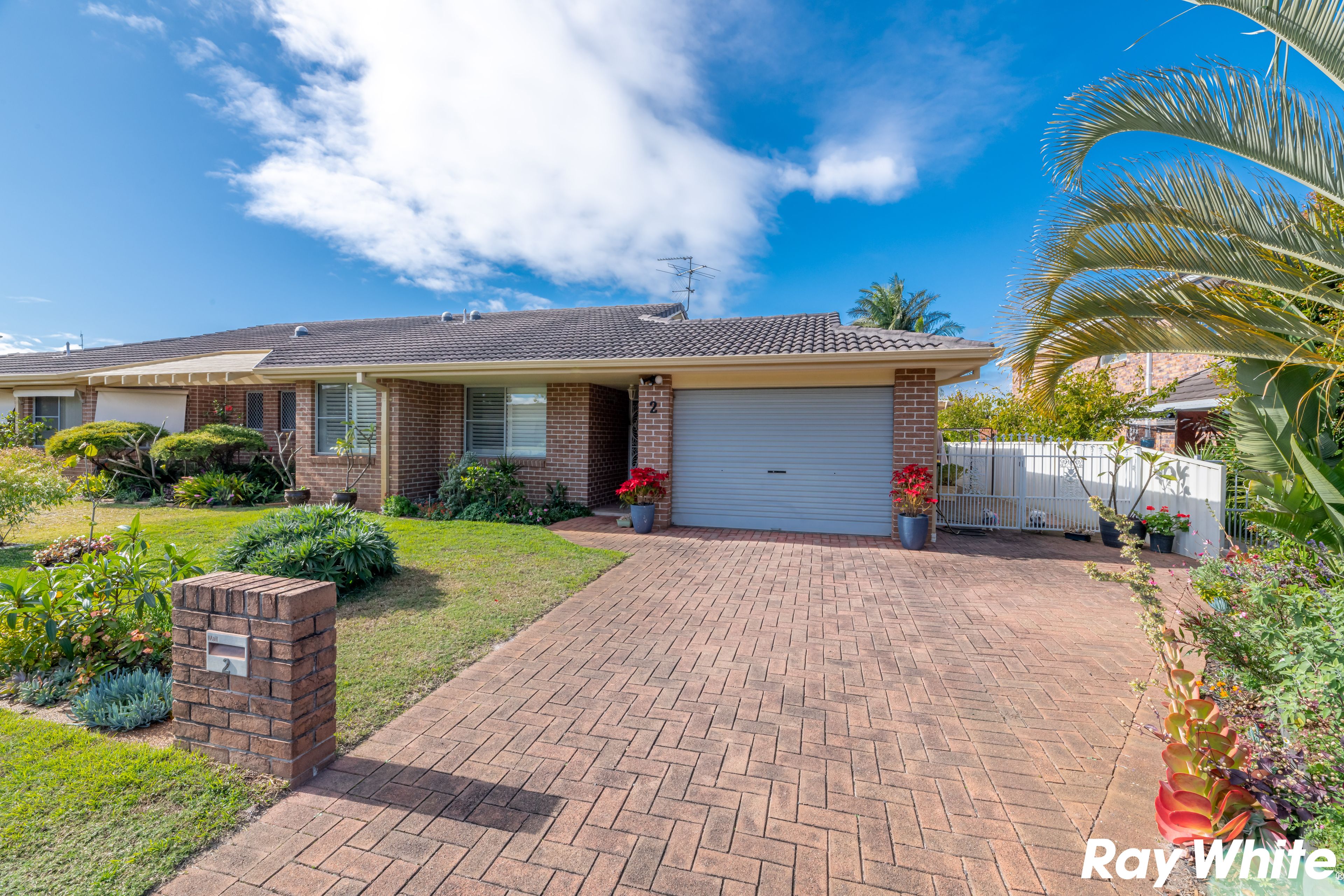 2 Commodore Place, Tuncurry NSW 2428