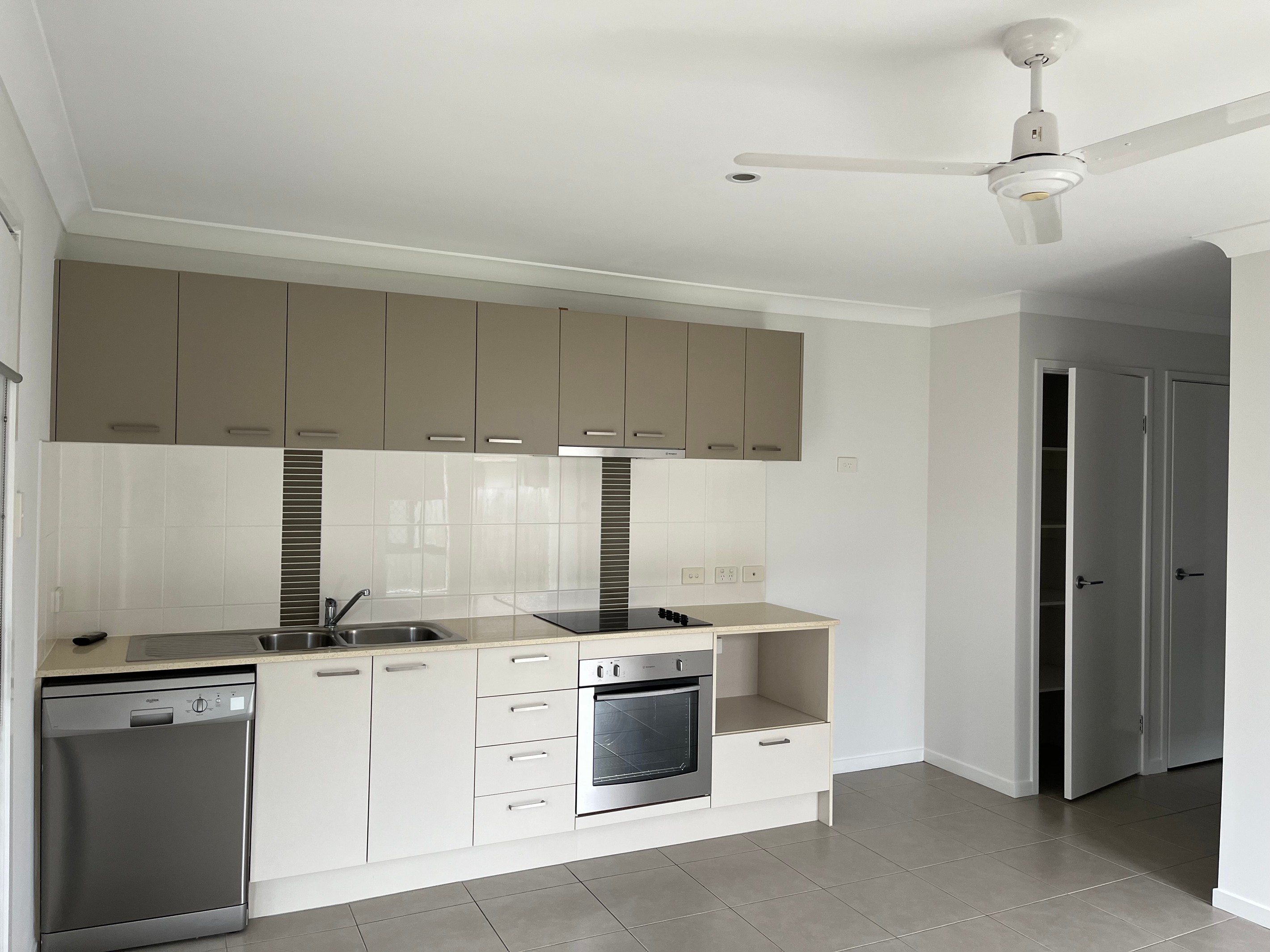 2/7 Saint Andrews Drive, Leichhardt, QLD 4305
