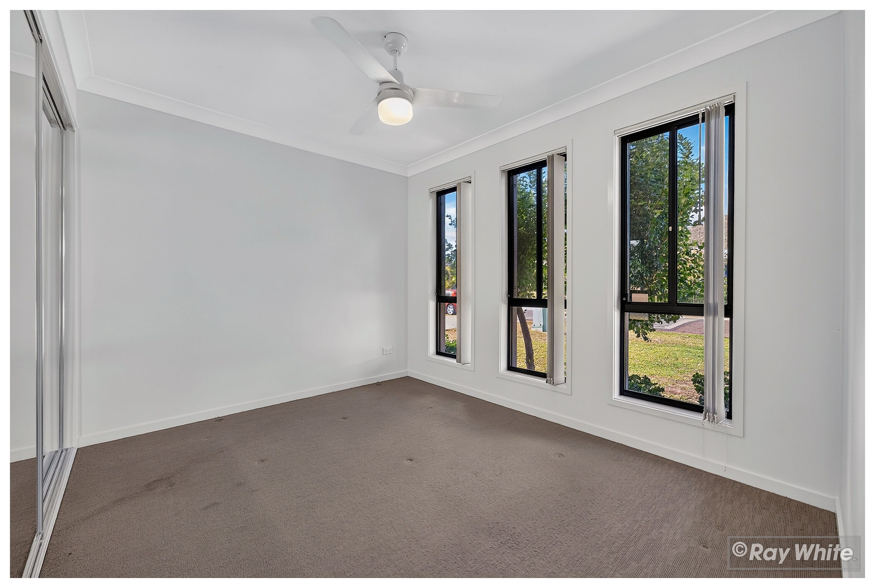 40 Varsity Crescent — photo 10 of 30