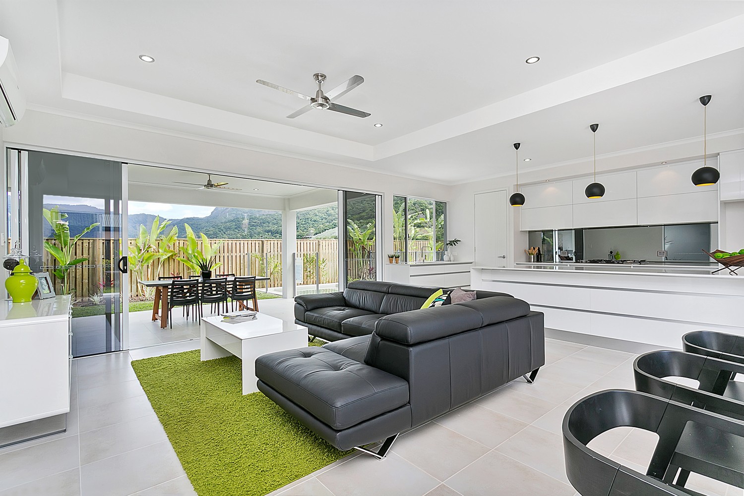 22 Aroona Street, Caravonica, QLD 4878