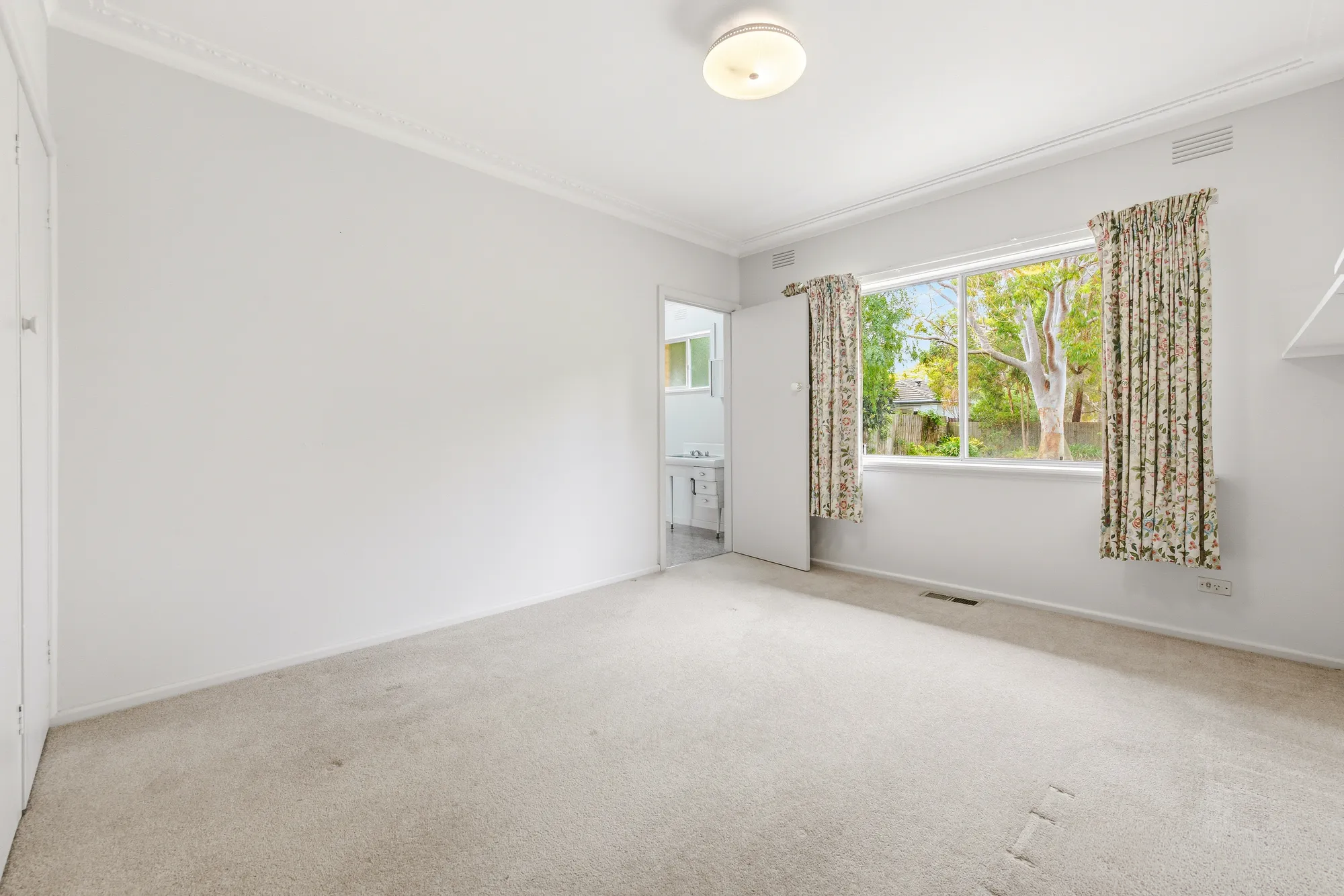 17 Tibbles Street — photo 7 of 11