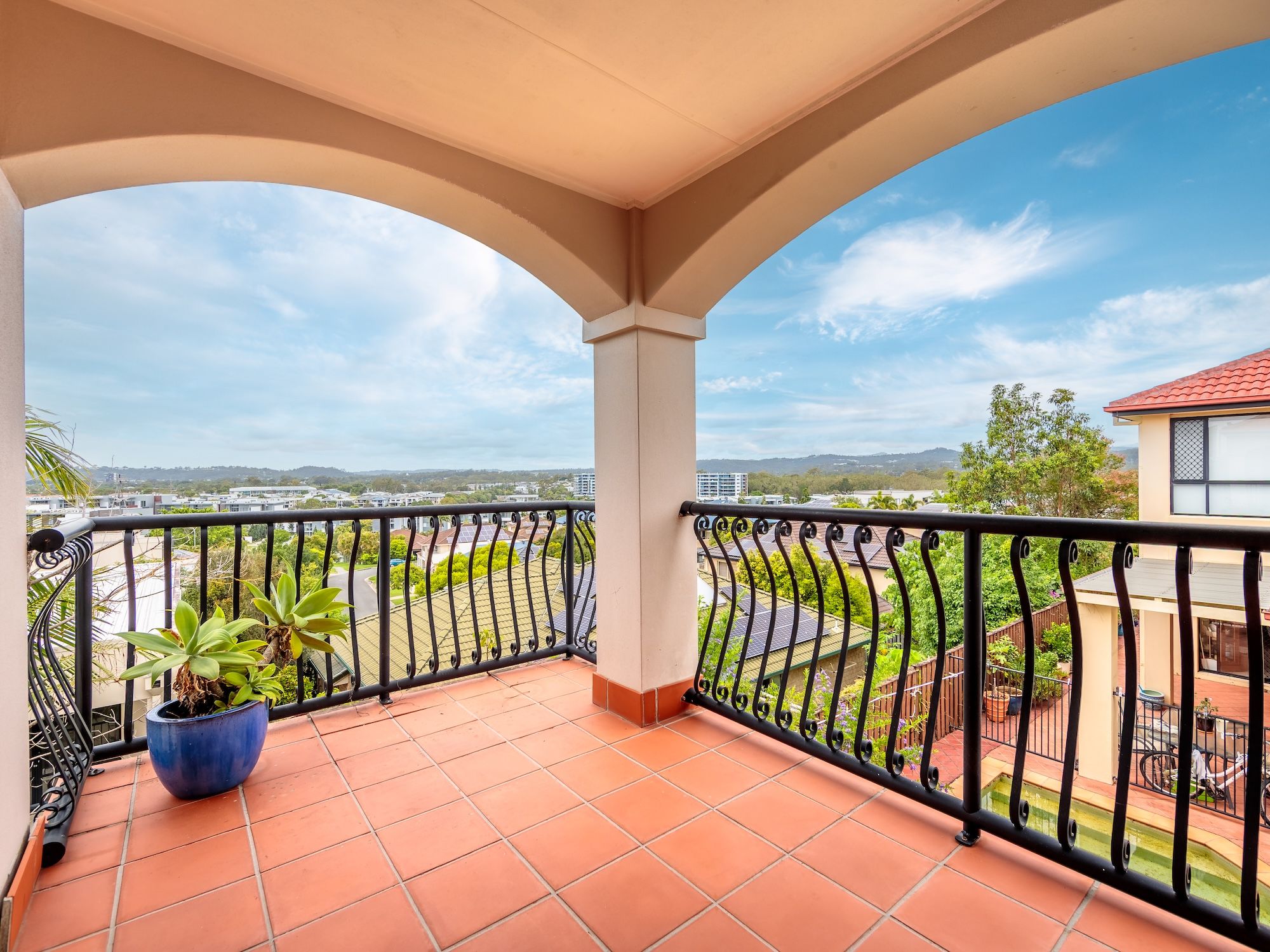 8 Blue Ridge Crescent, Varsity Lakes QLD 4227