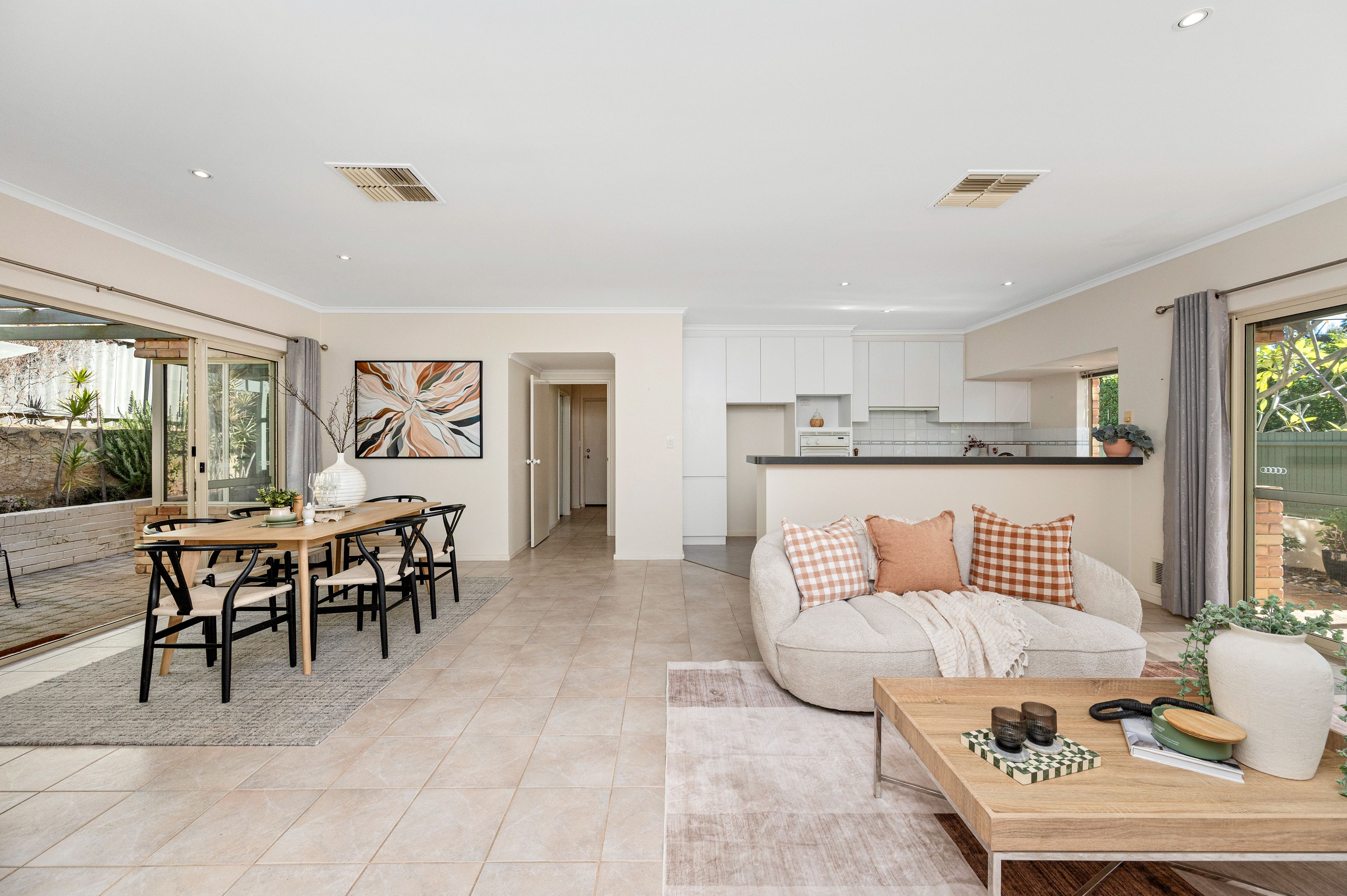 53 Bournemouth Crescent — photo 4 of 19