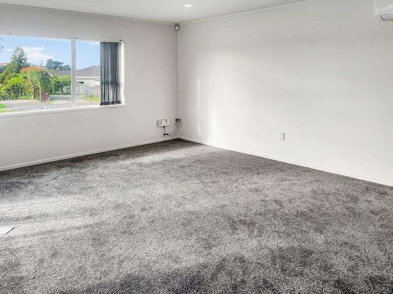 51 Alabaster Drive photo 2
