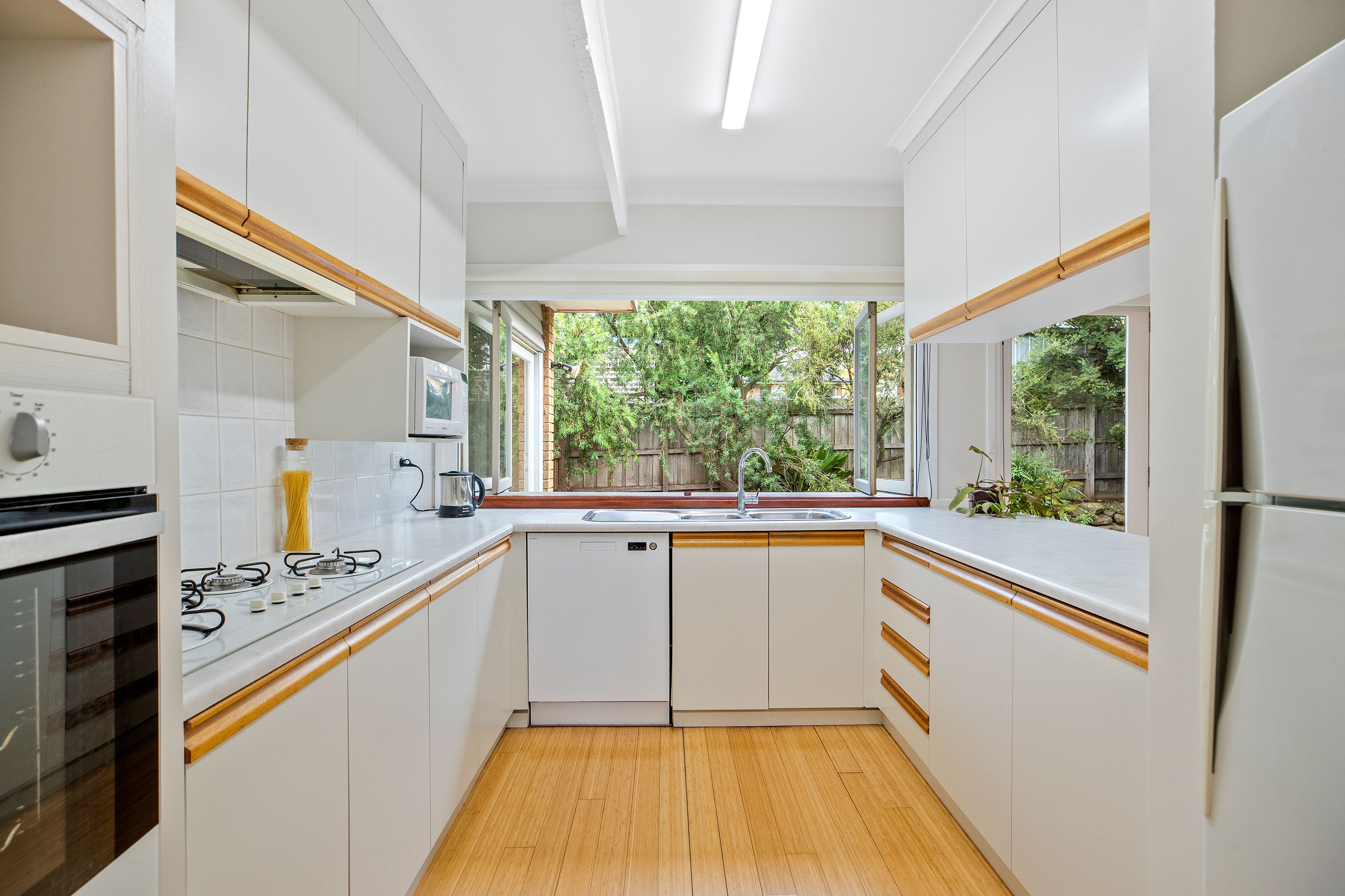 33 Folkstone Crescent, Ferntree Gully, VIC 3156