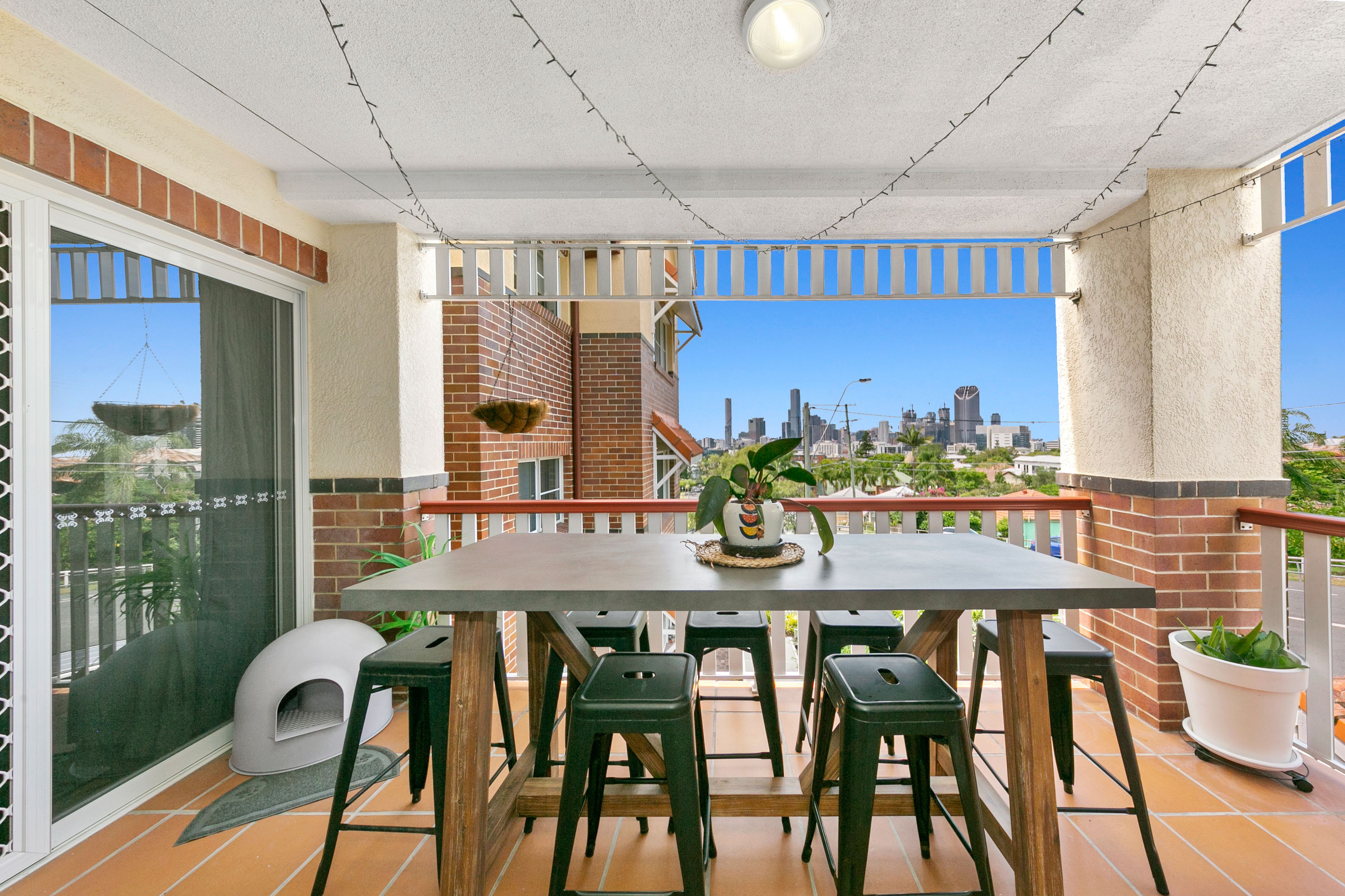 87 Hampstead Road, Highgate Hill QLD 4101
