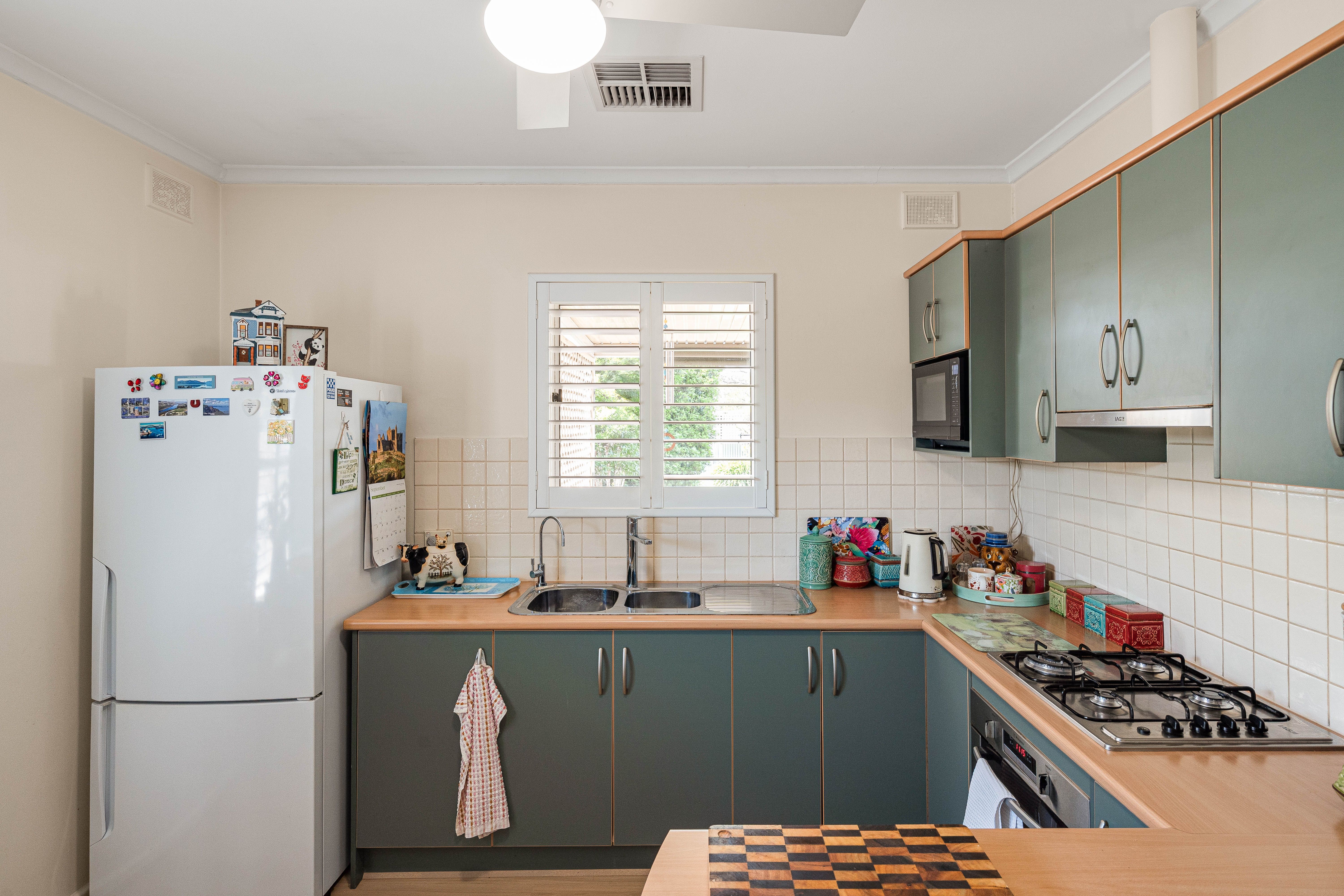 6 Hawkesbury Avenue — photo 10 of 22