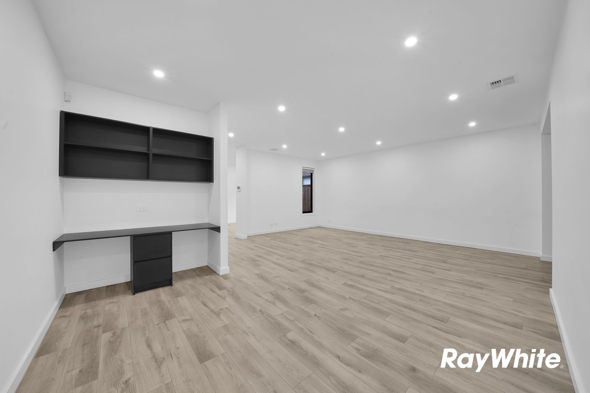 24 Byron Street — photo 7 of 19