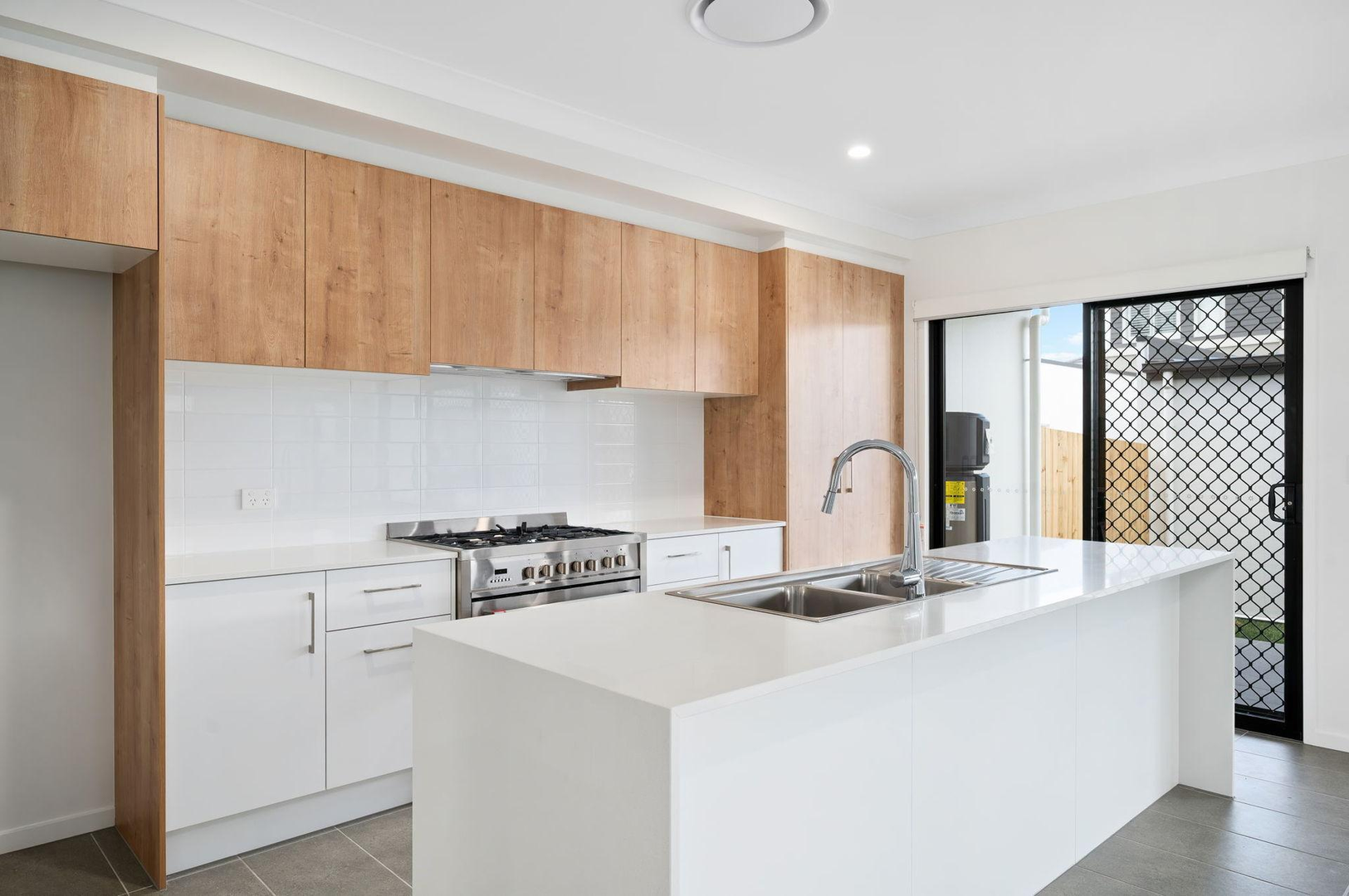 2 Baileys Lane, Park Ridge, QLD 4125