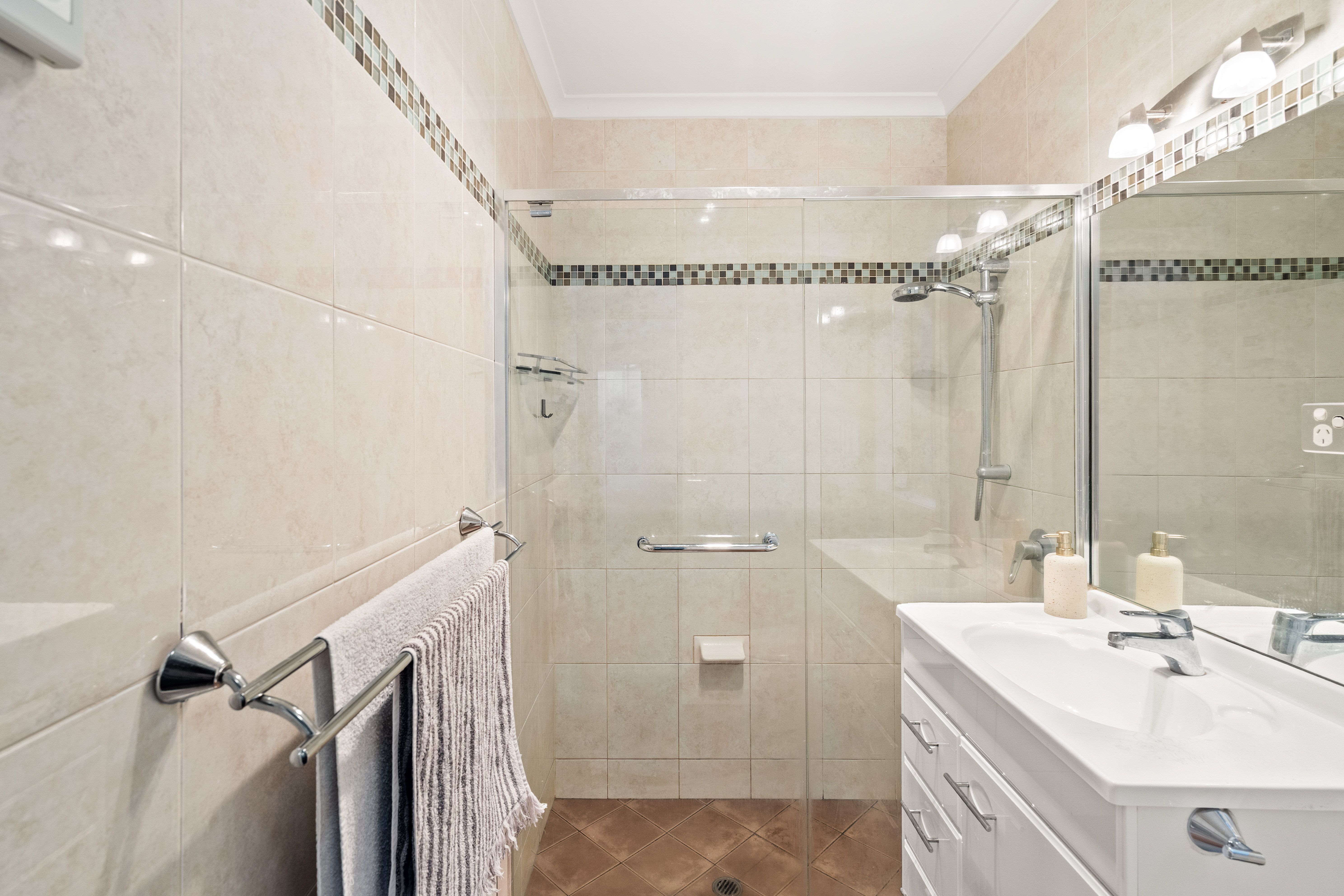 23 Laura Street — photo 17 of 24