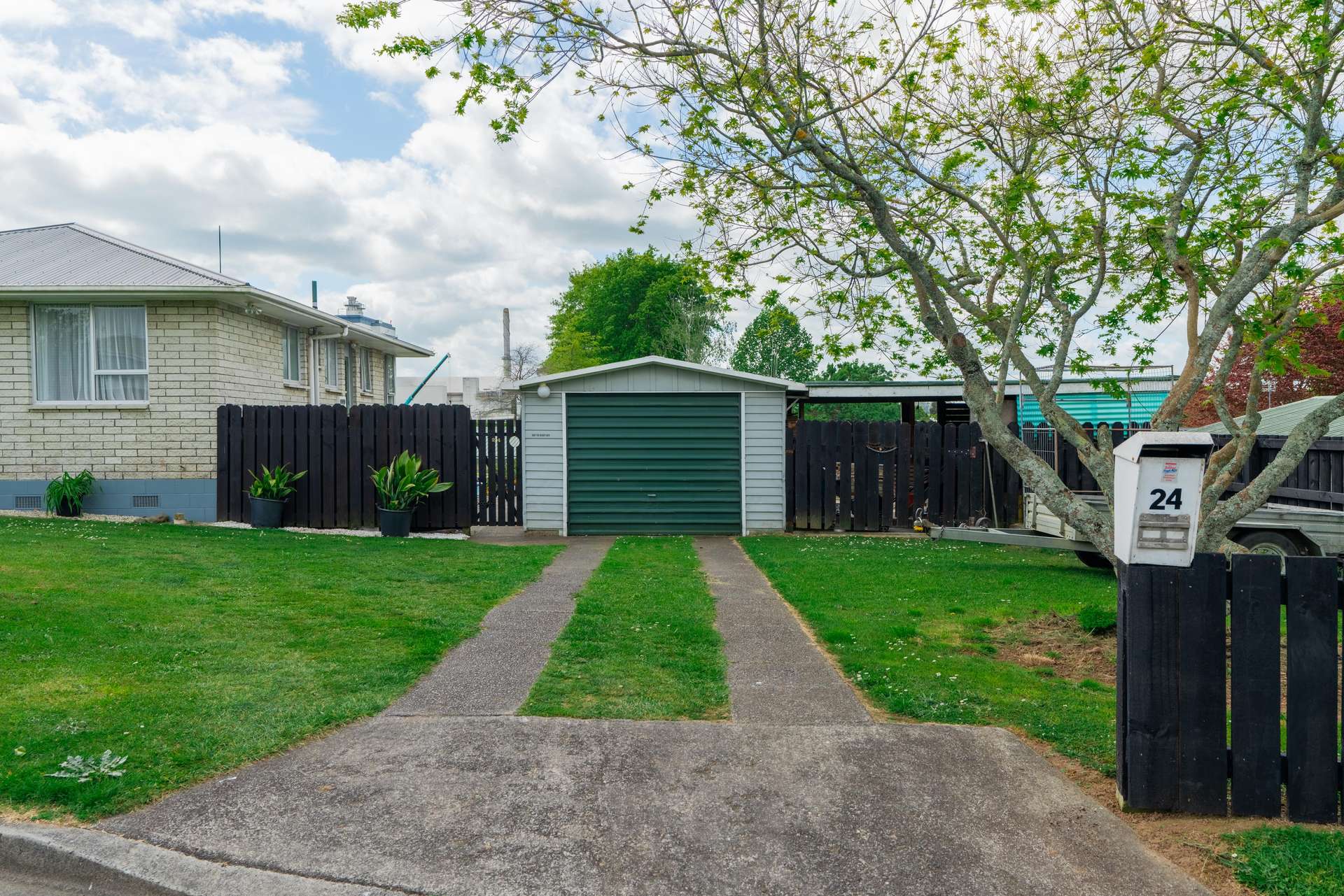 24 Greenough Crescent photo 1