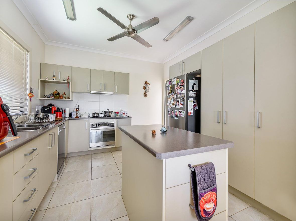 9 Third Avenue, Labrador, QLD 4215