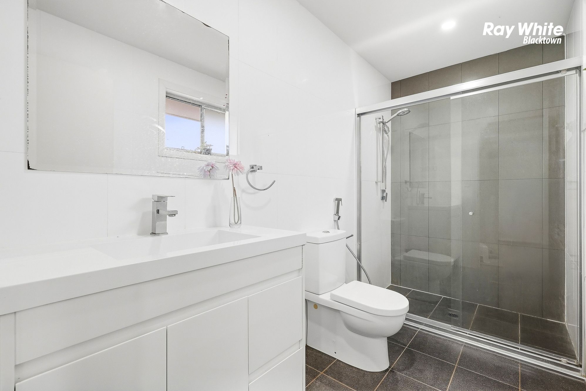 4/42 Highpoint Drive — photo 16 of 28