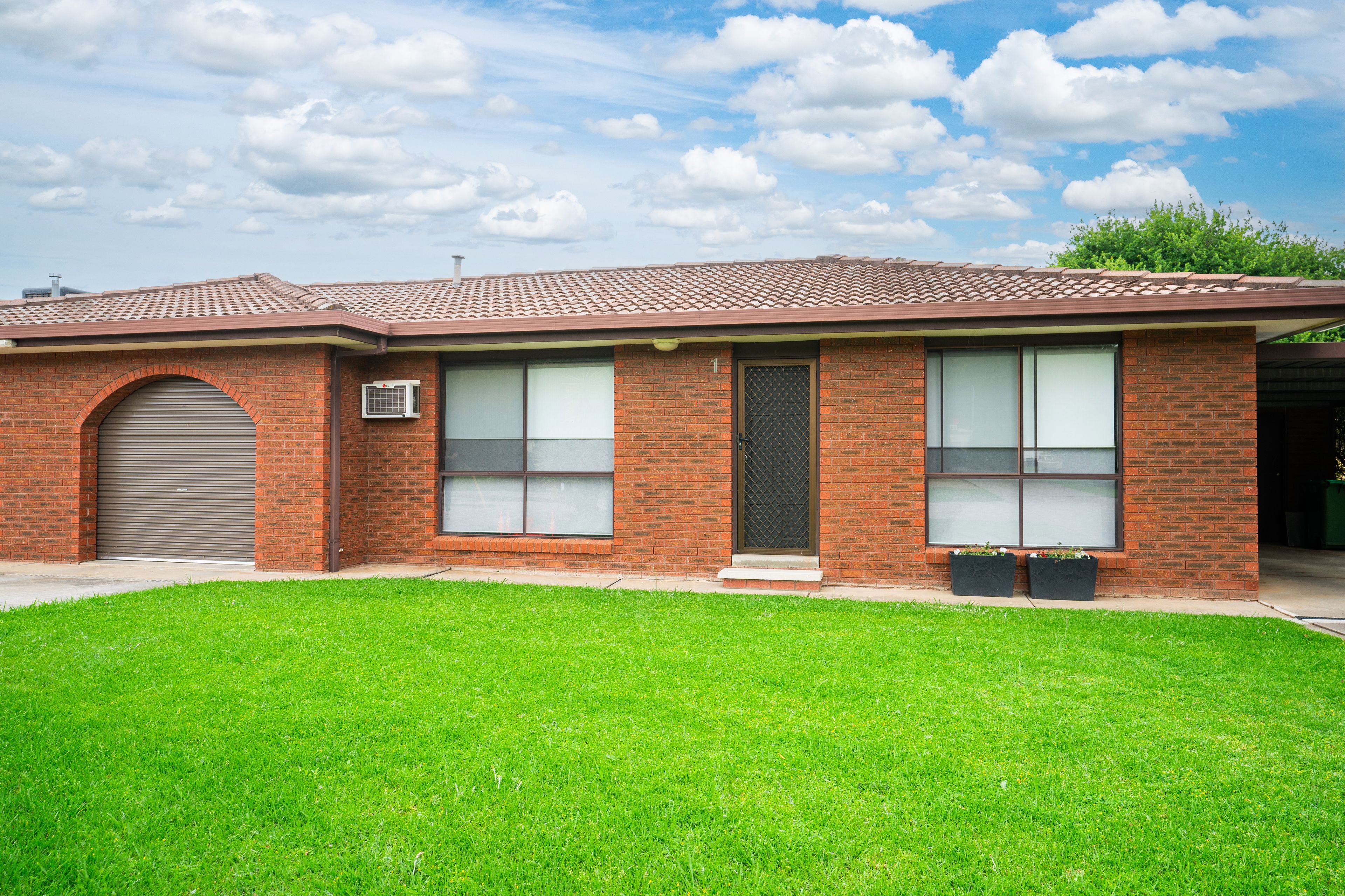 595 Webb Street, Lavington NSW 2641