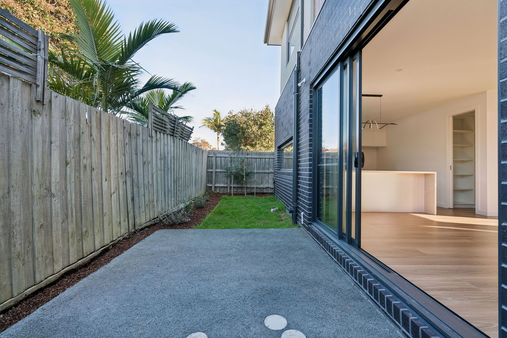 2/11 Lorraine Avenue — photo 6 of 12