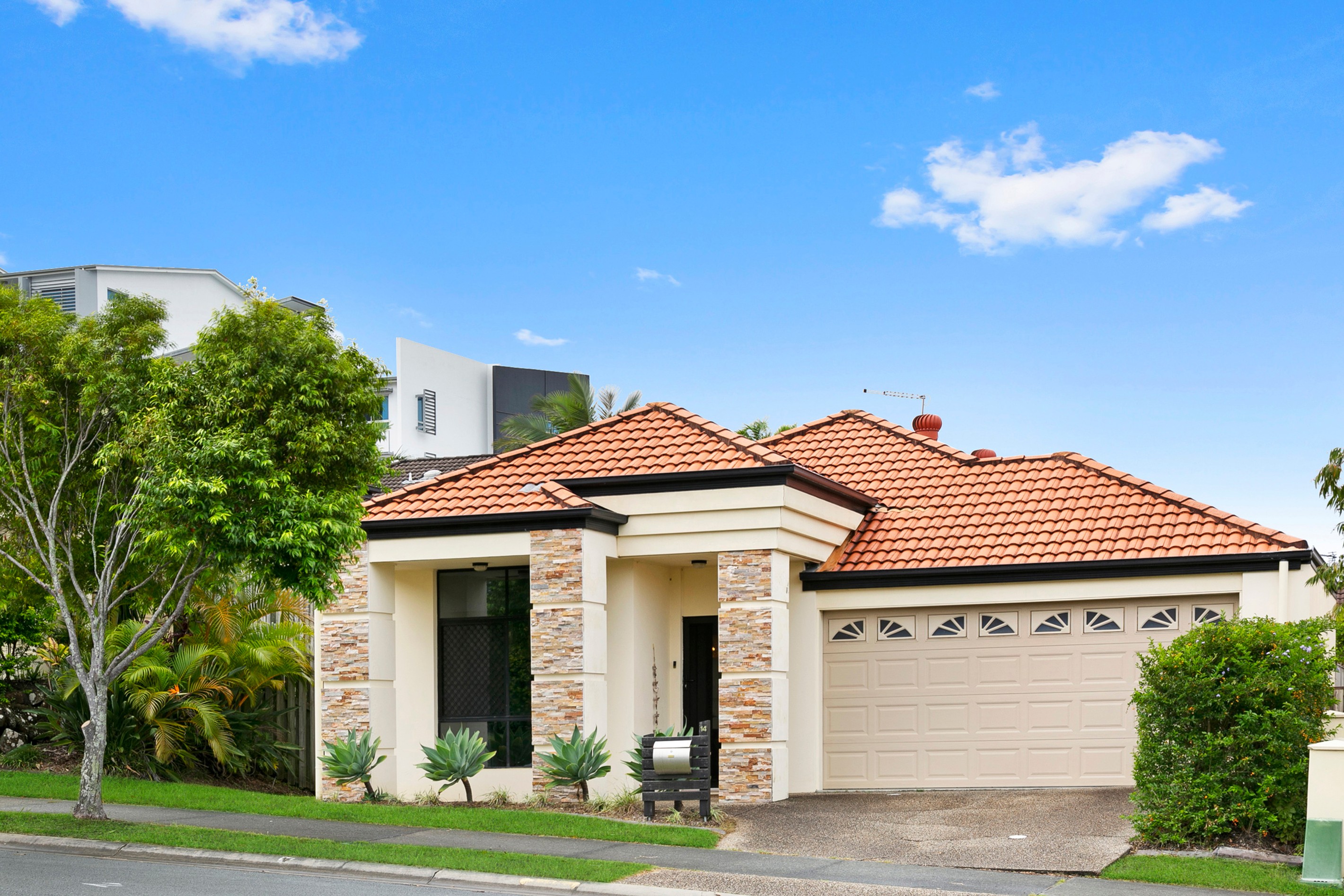 14 North Shore Avenue, Varsity Lakes, QLD 4227