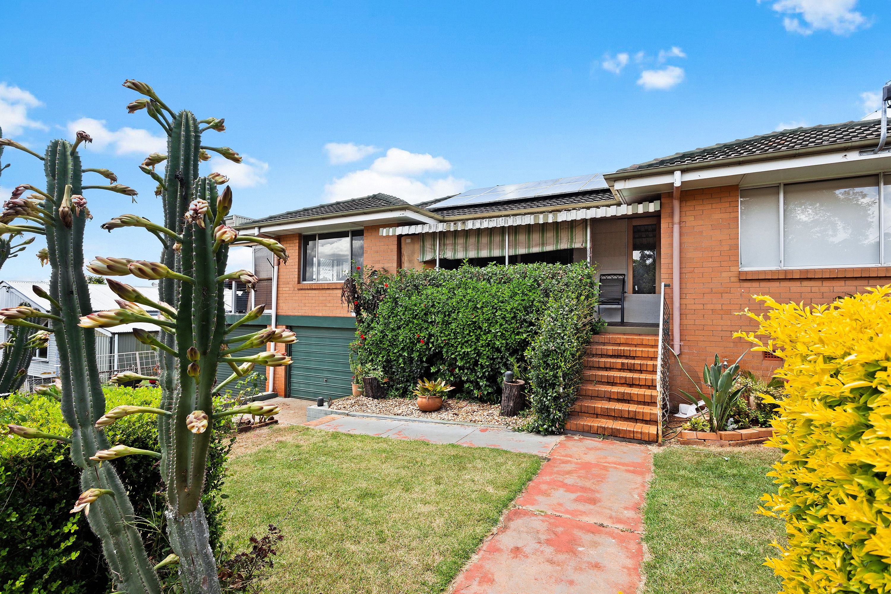 14 Hillview Avenue, Newtown, QLD 4350