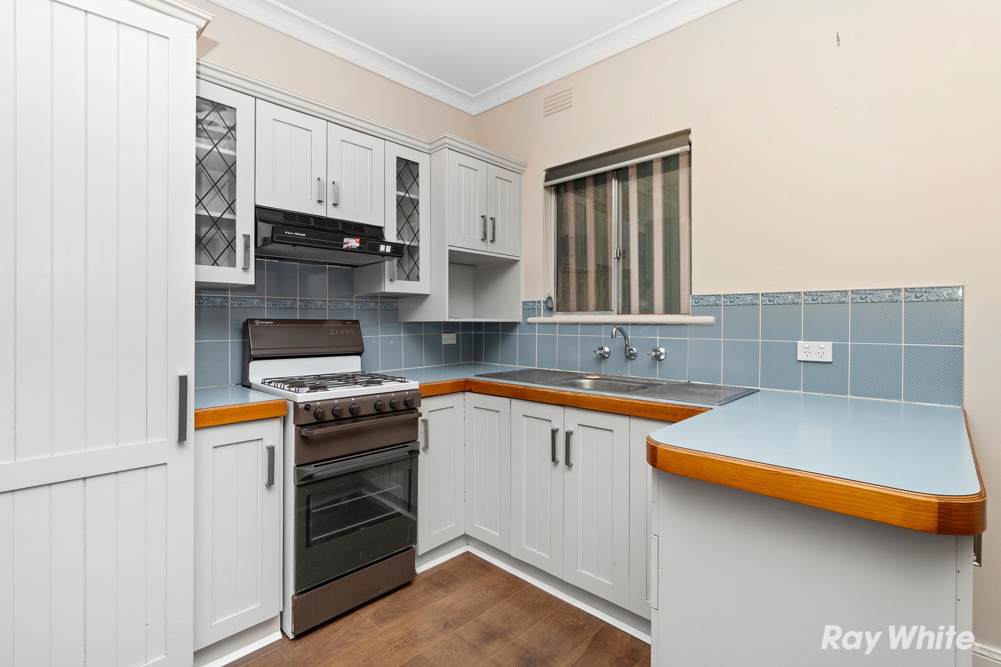 8 Waranga Avenue, Mount Austin, NSW 2650