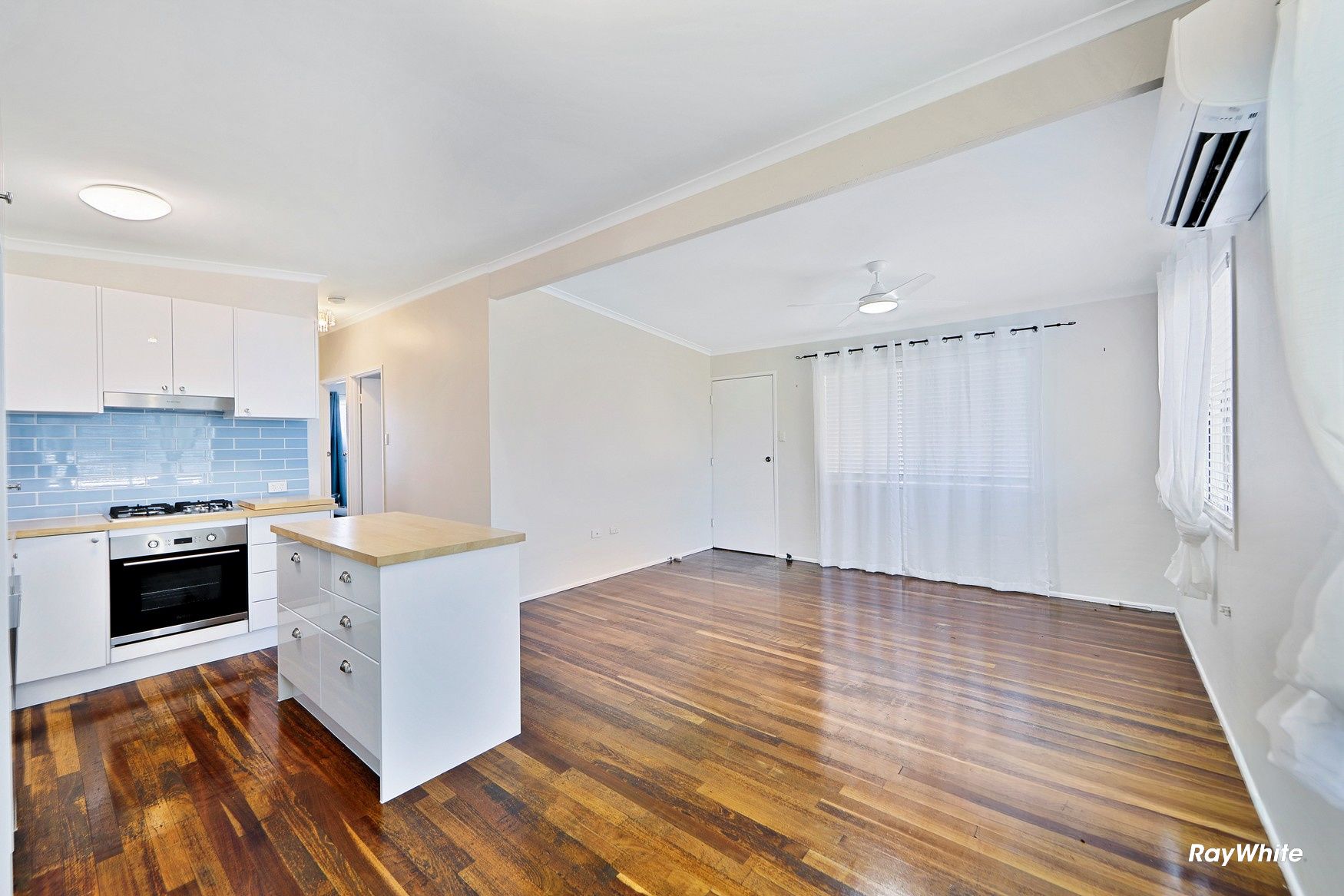 14 Aldridge Street (Upstairs) — photo 5 of 13